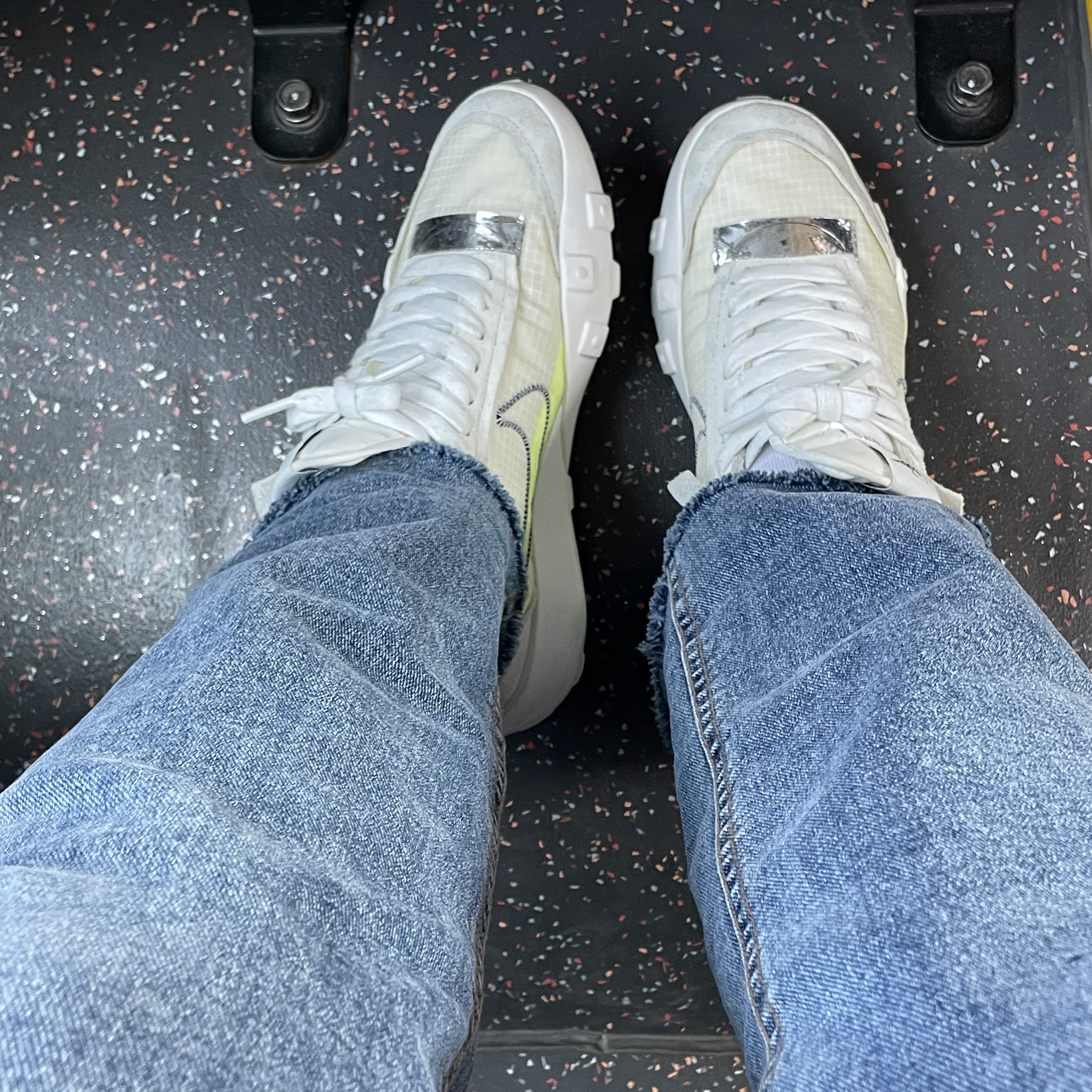 (W) Nike Waffle Racer 2X Summit White Volt 착용 스타일