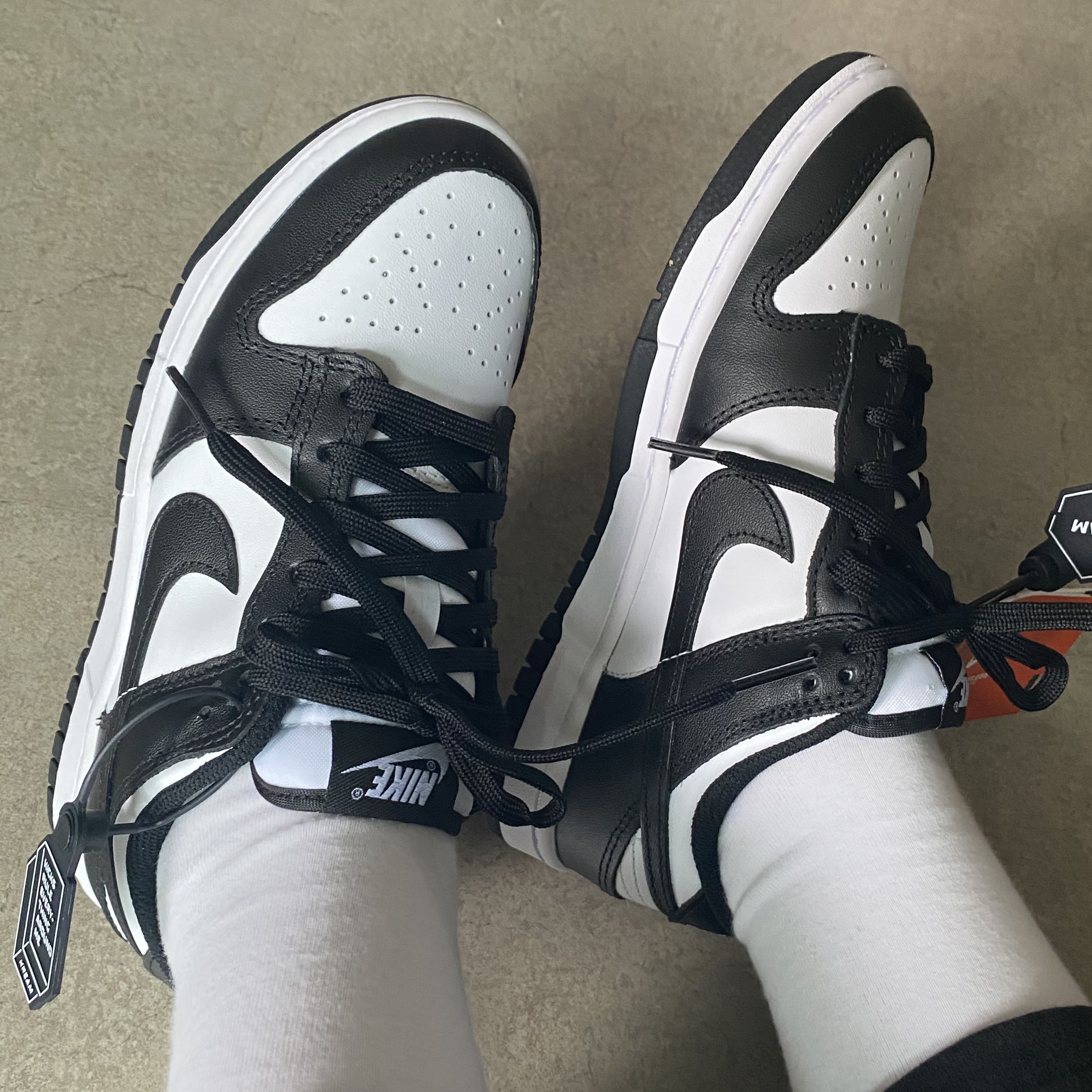 (W) Nike Dunk Low Black 착용 스타일 - 3