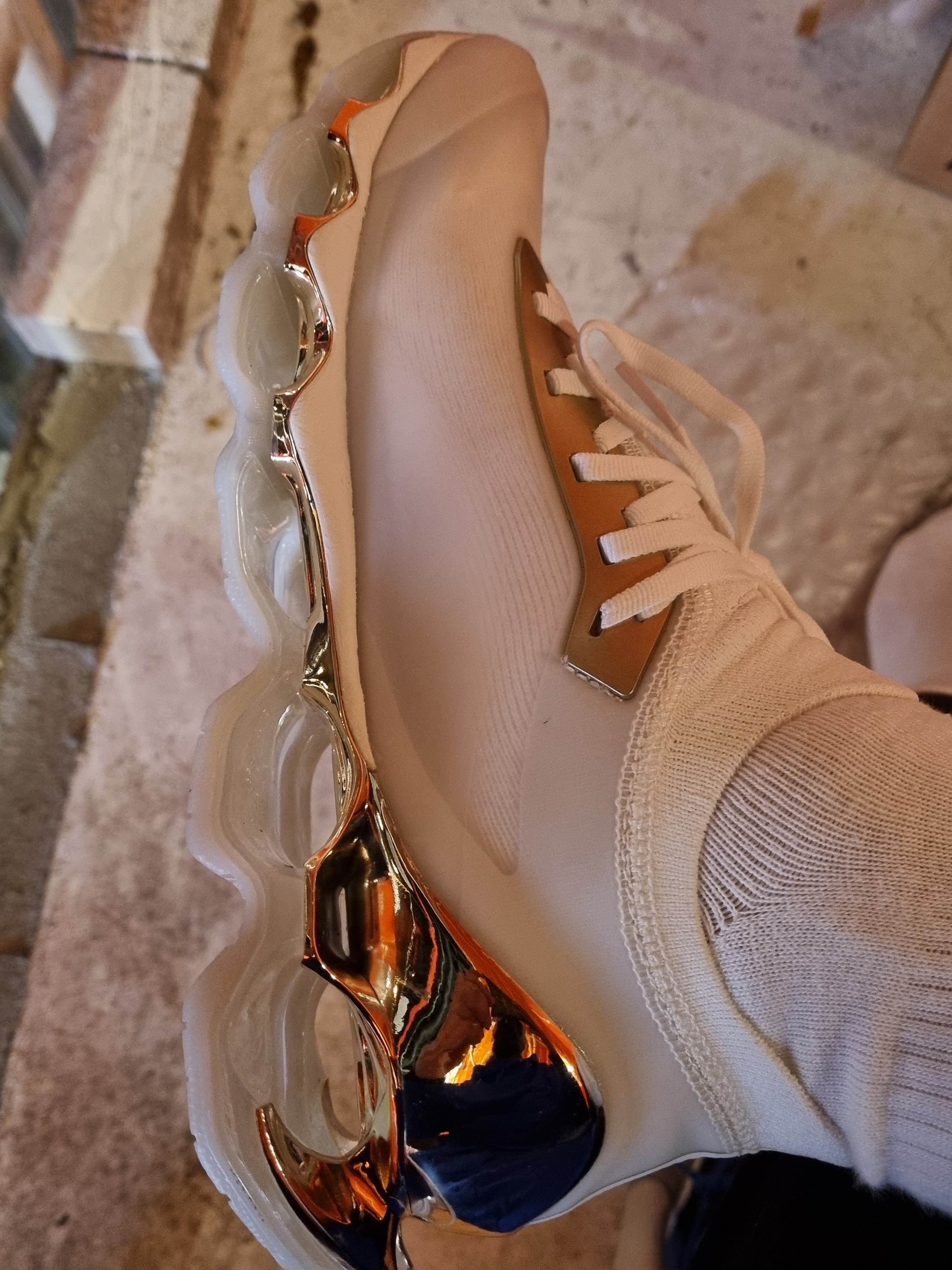 Mizuno x Sorayama Hajime Wave Prophecy Champagne Gold 착용 스타일