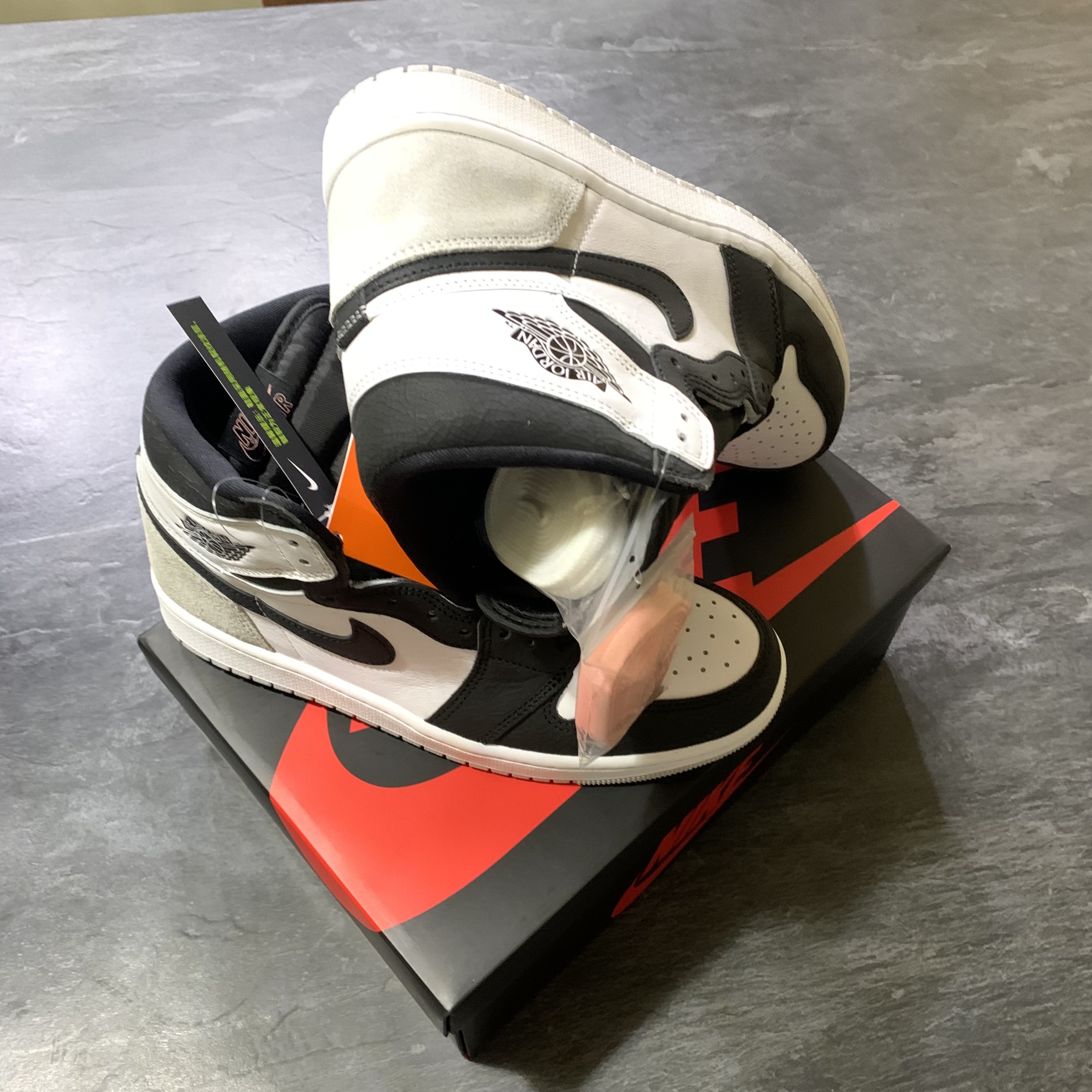 Jordan 1 Retro High OG Bleached Coral 착용 스타일 - 2