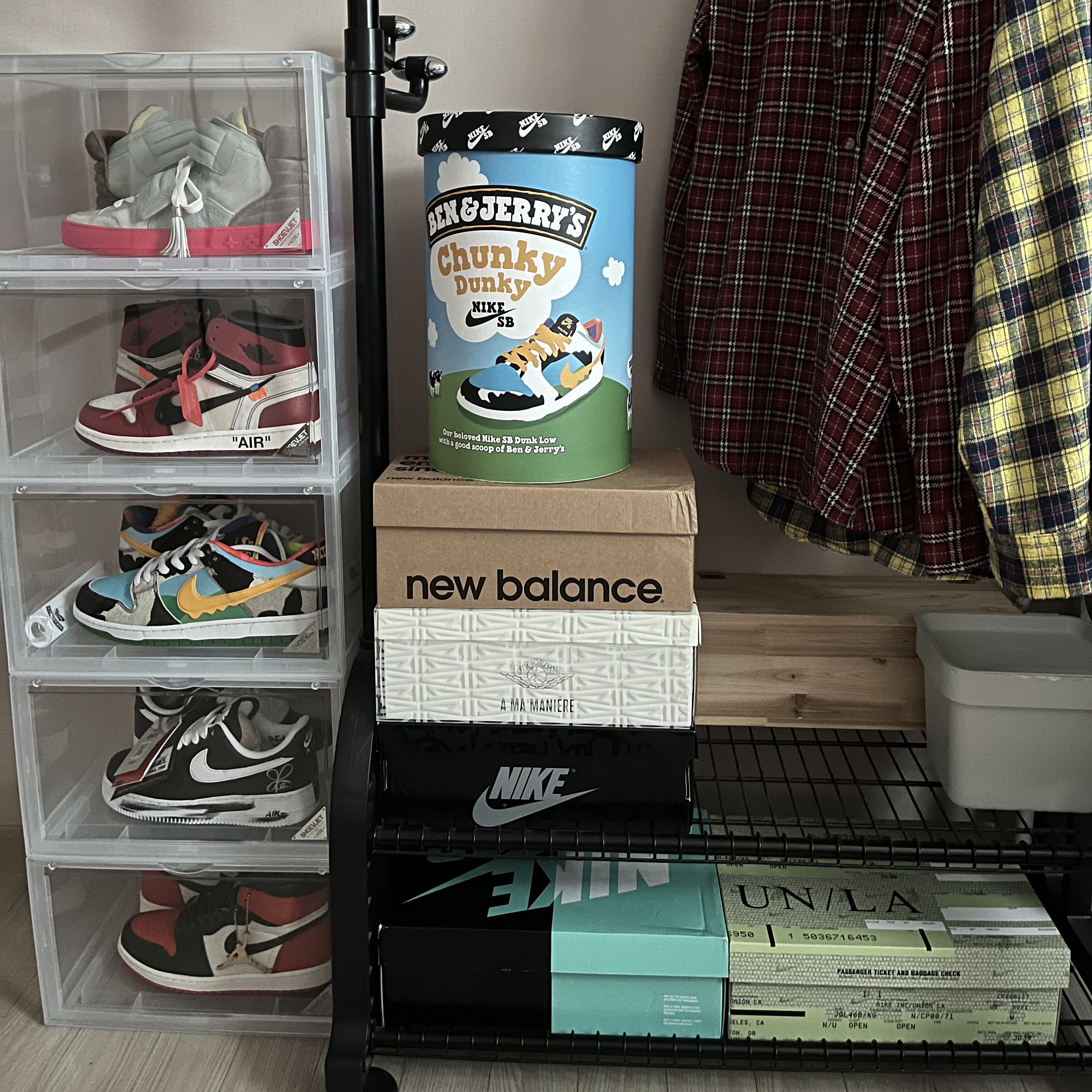 Jordan 1 x Off-White Retro High Chicago The Ten, Nike x Ben & Jerry's SB Dunk Low Chunky Dunky (Special Box) 착용 스타일