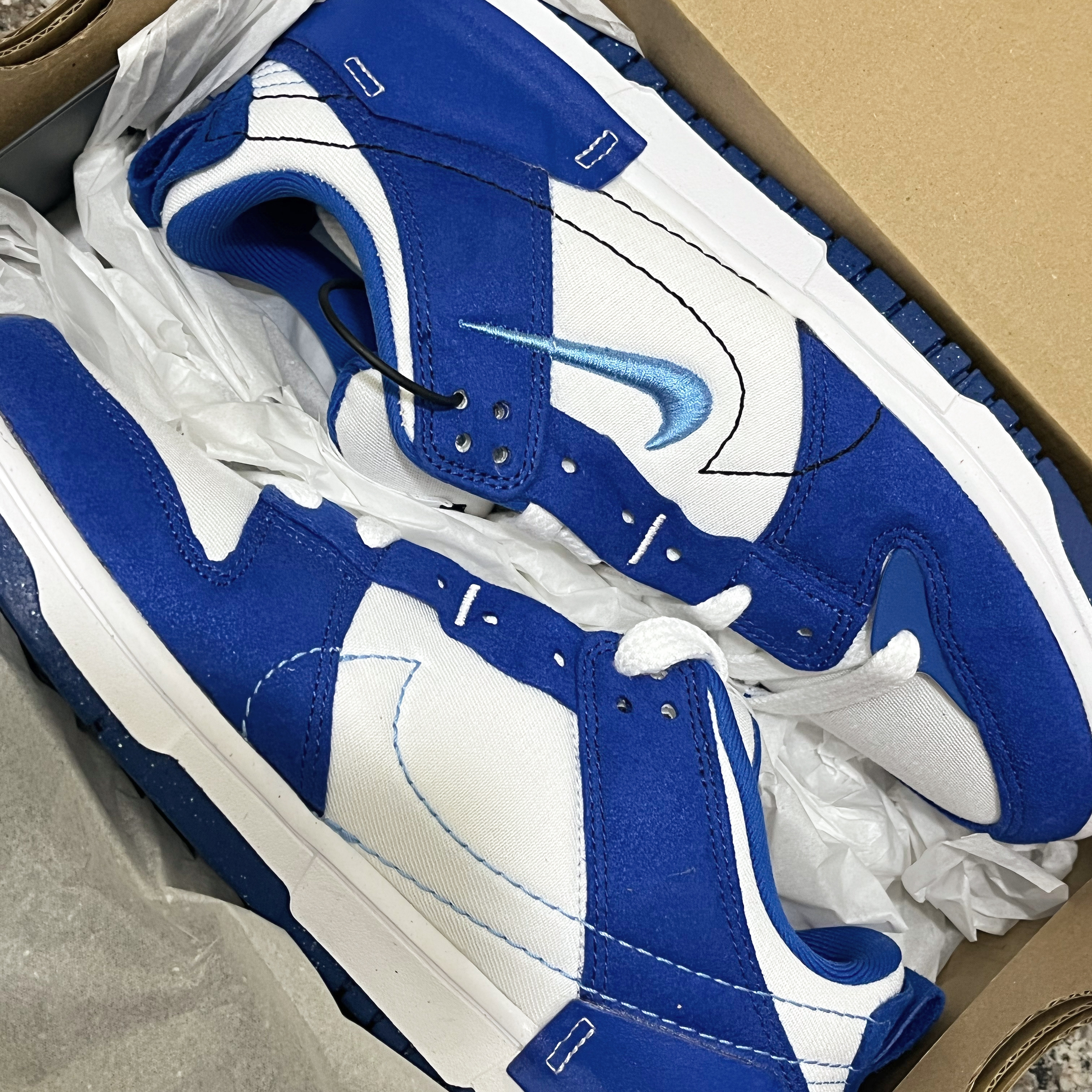 (W) Nike Dunk Low Disrupt 2 White and University Blue 착용 스타일