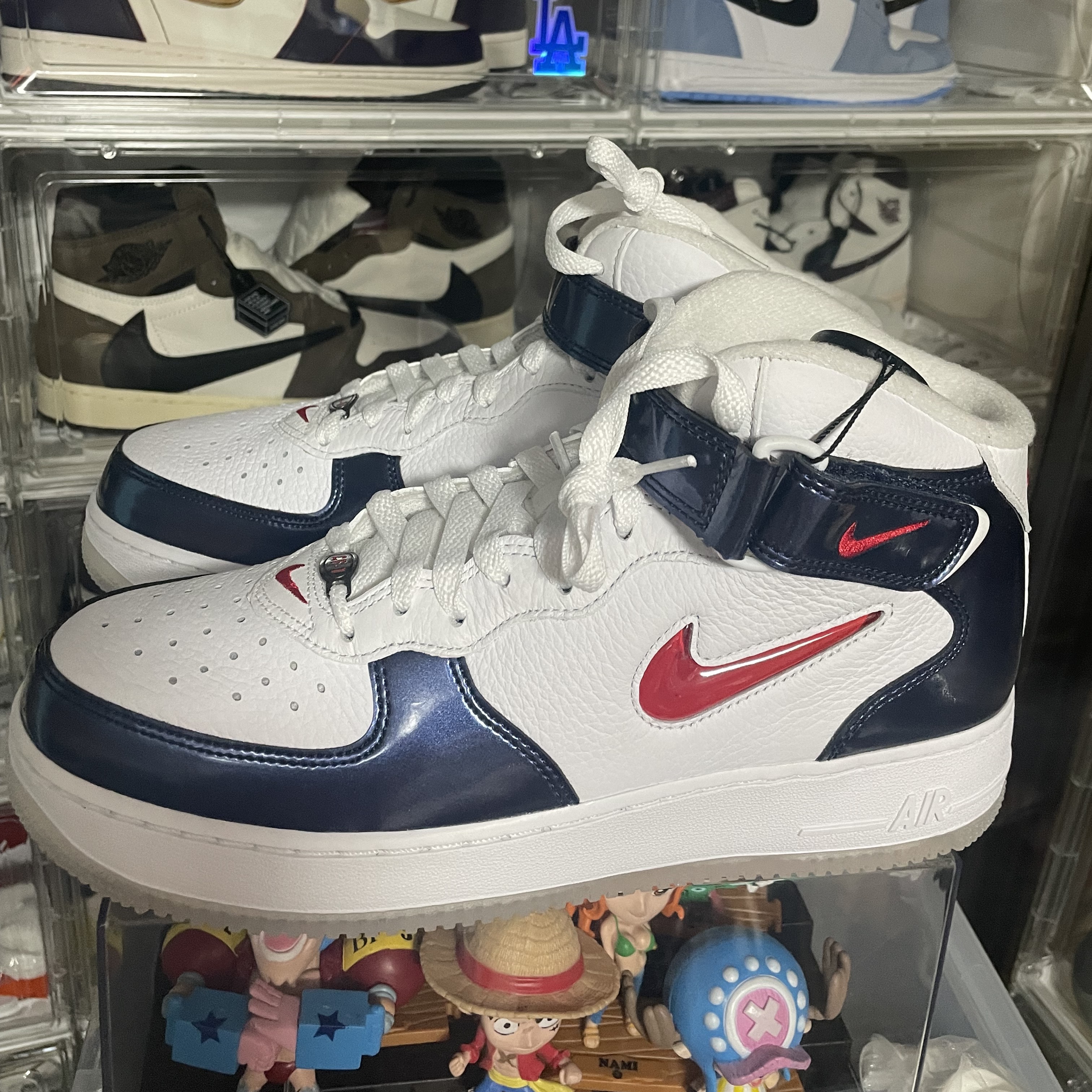 Nike Air Force 1 Mid QS University Red and Midnight Navy 착용 스타일 - 1