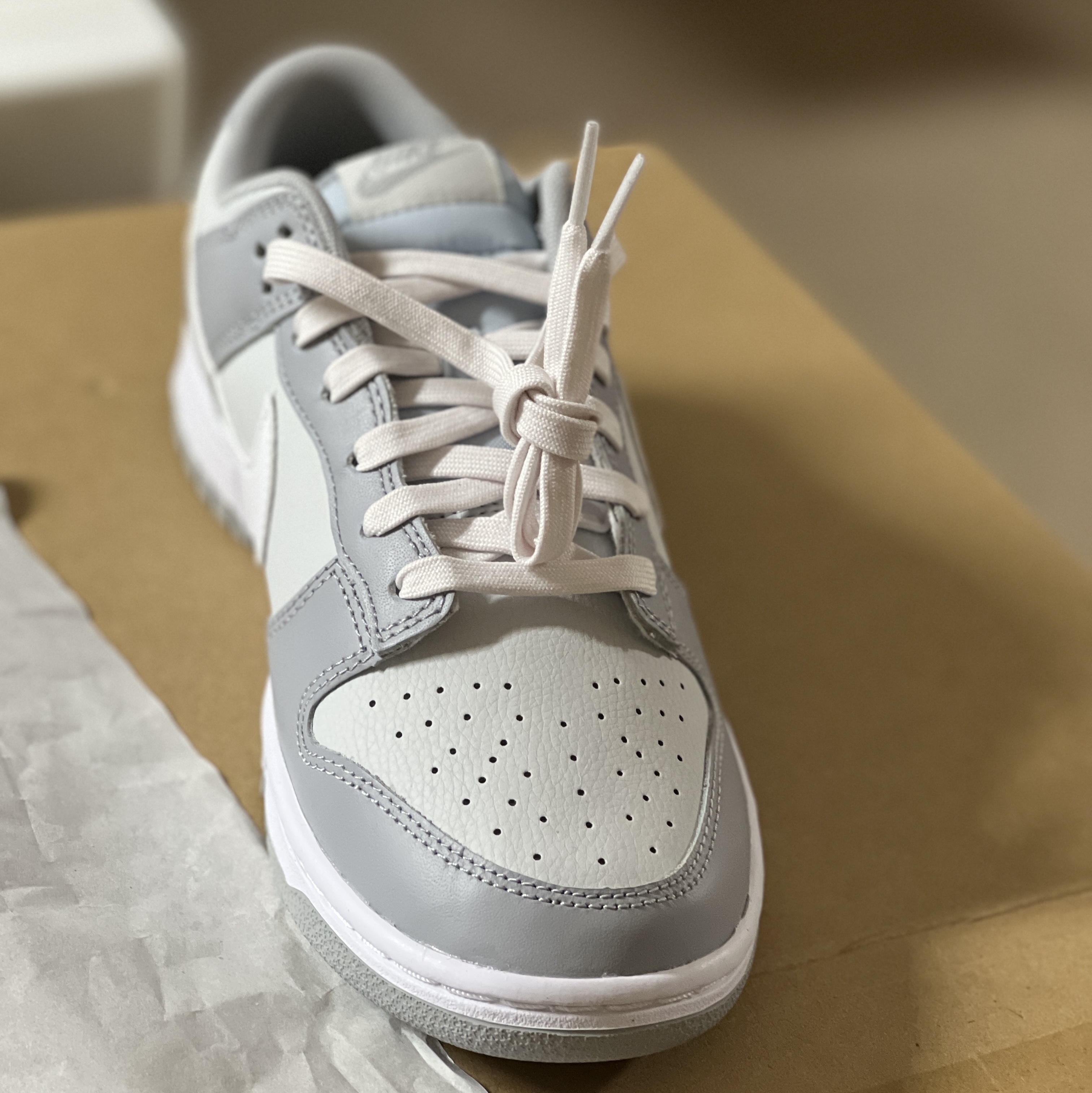 Nike Dunk Low Retro Wolf Grey 착용 스타일 - 2