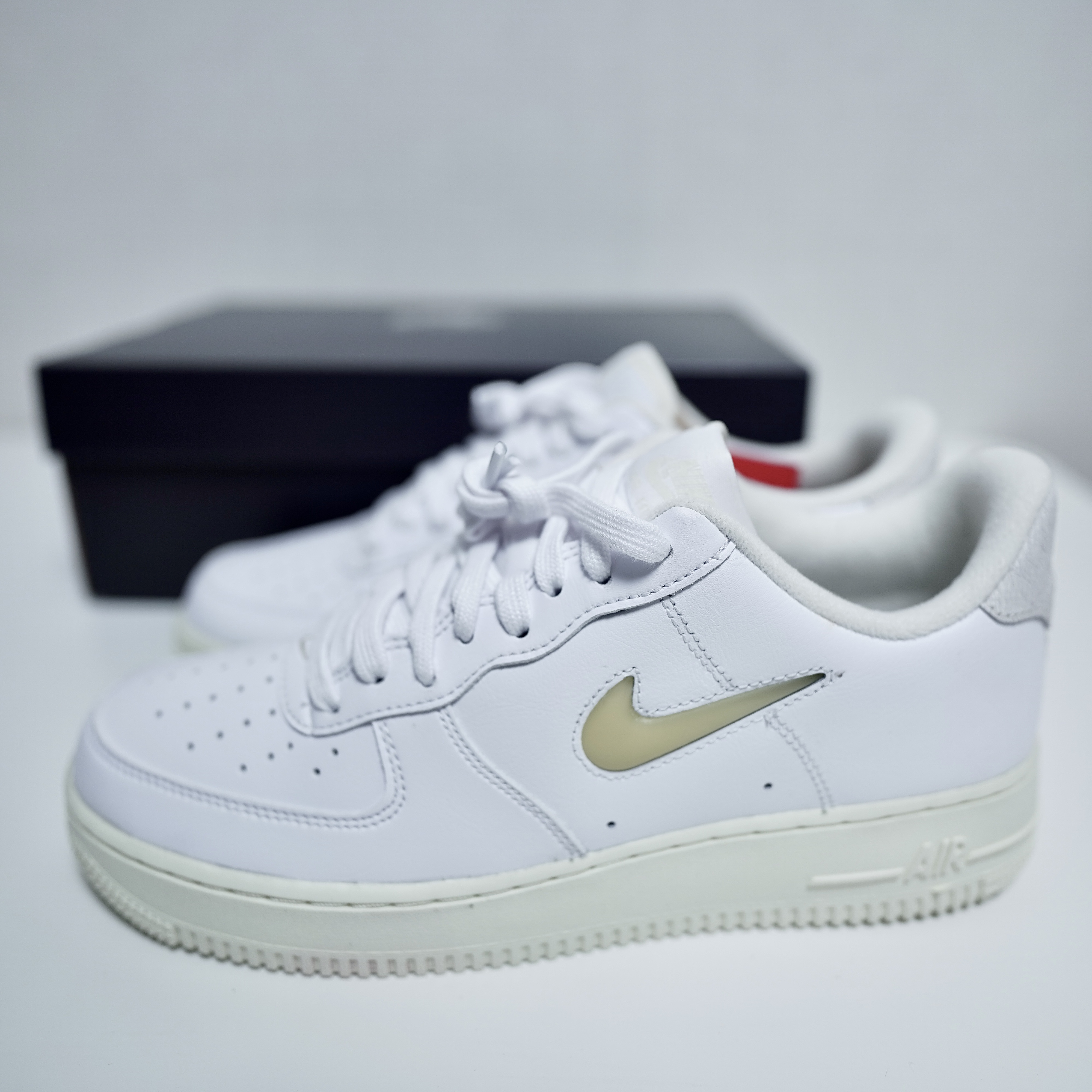 Nike Air Force 1 '07 LX Pale Vanilla 착용 스타일 - 1