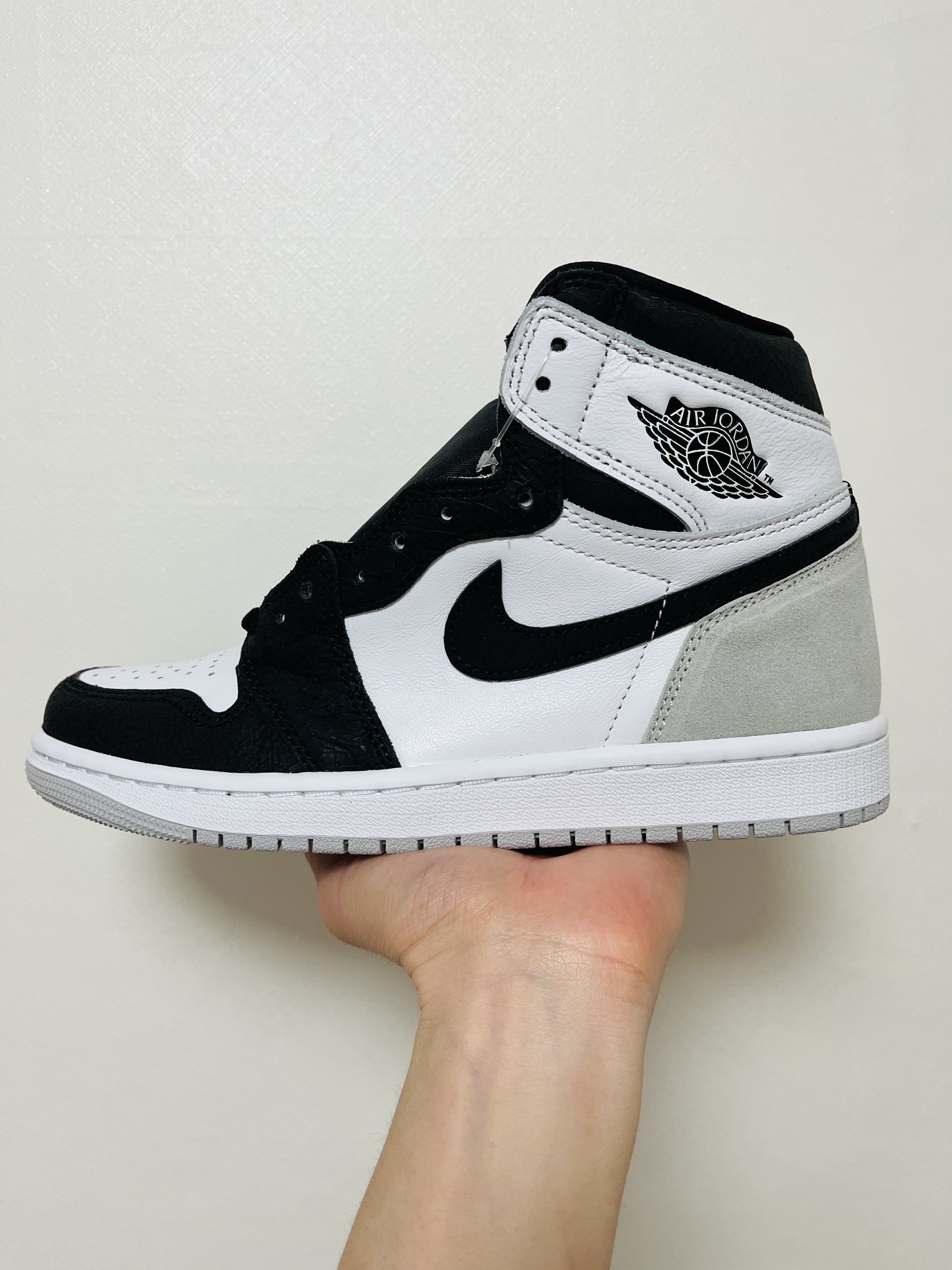 Jordan 1 Retro High OG Bleached Coral 착용 스타일