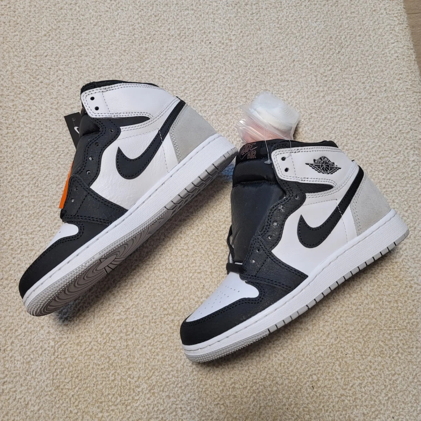 (GS) Jordan 1 Retro High OG Bleached Coral 착용 스타일 - 2