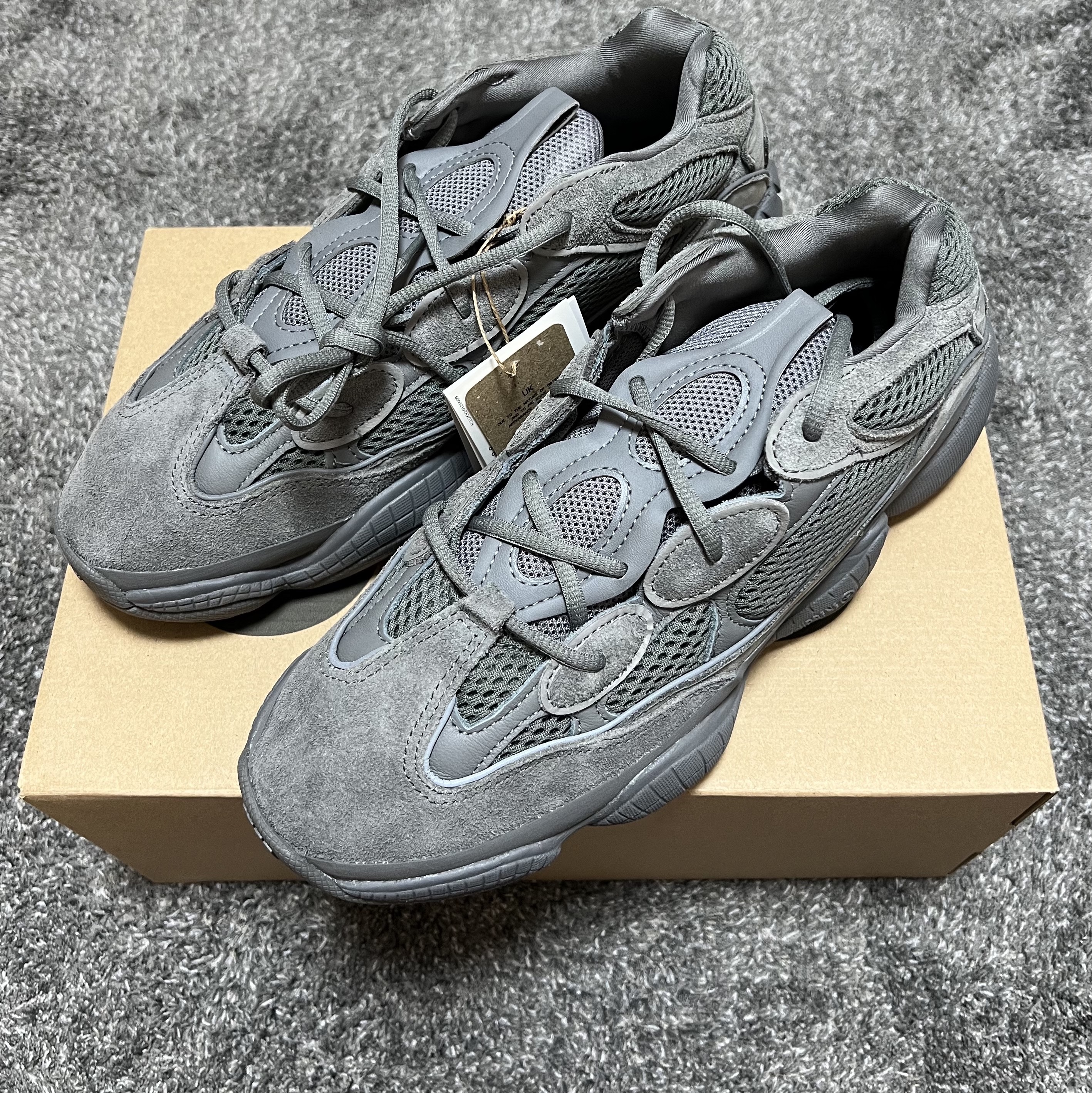 Adidas Yeezy 500 Granite 착용 스타일