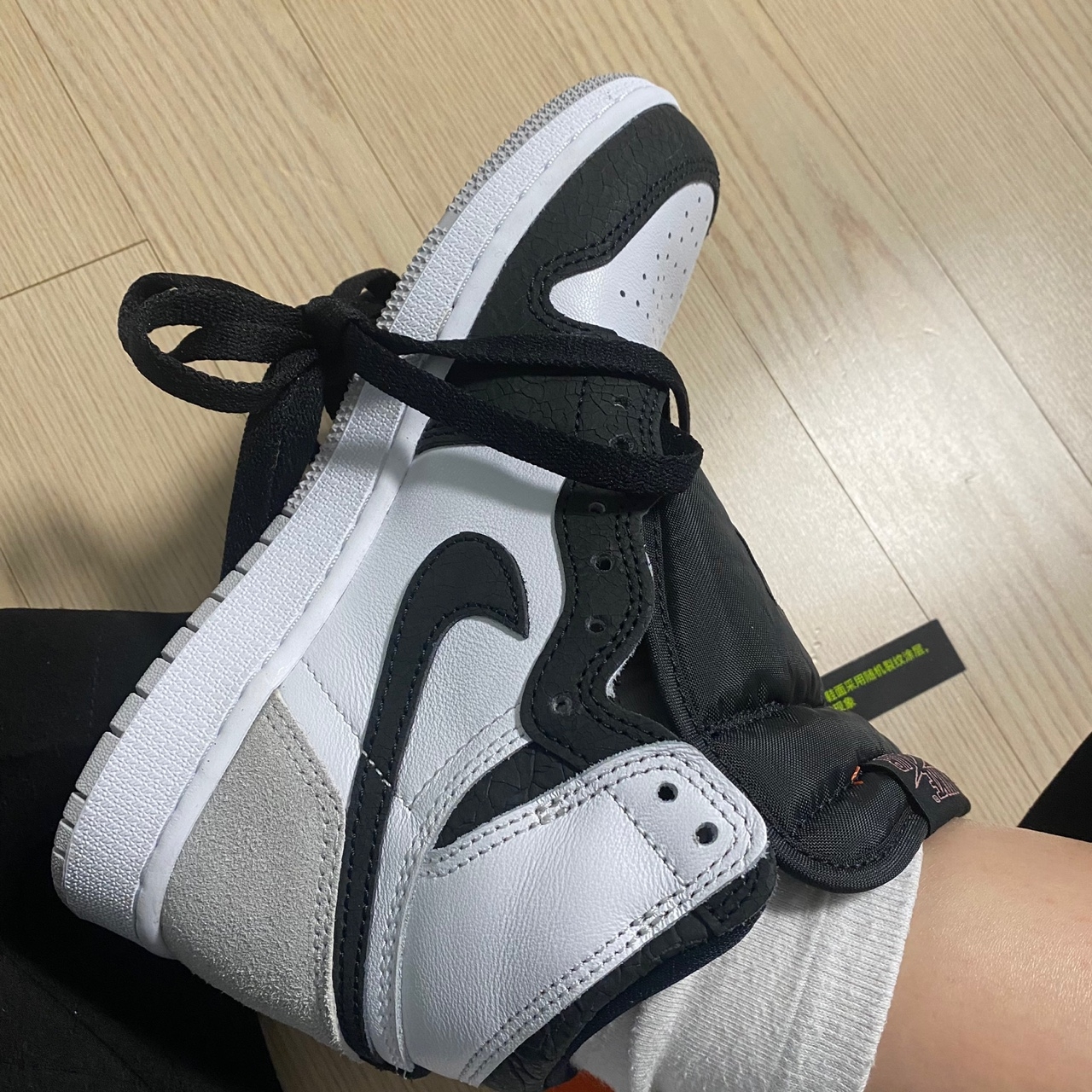 (GS) Jordan 1 Retro High OG Bleached Coral 착용 스타일 - 2