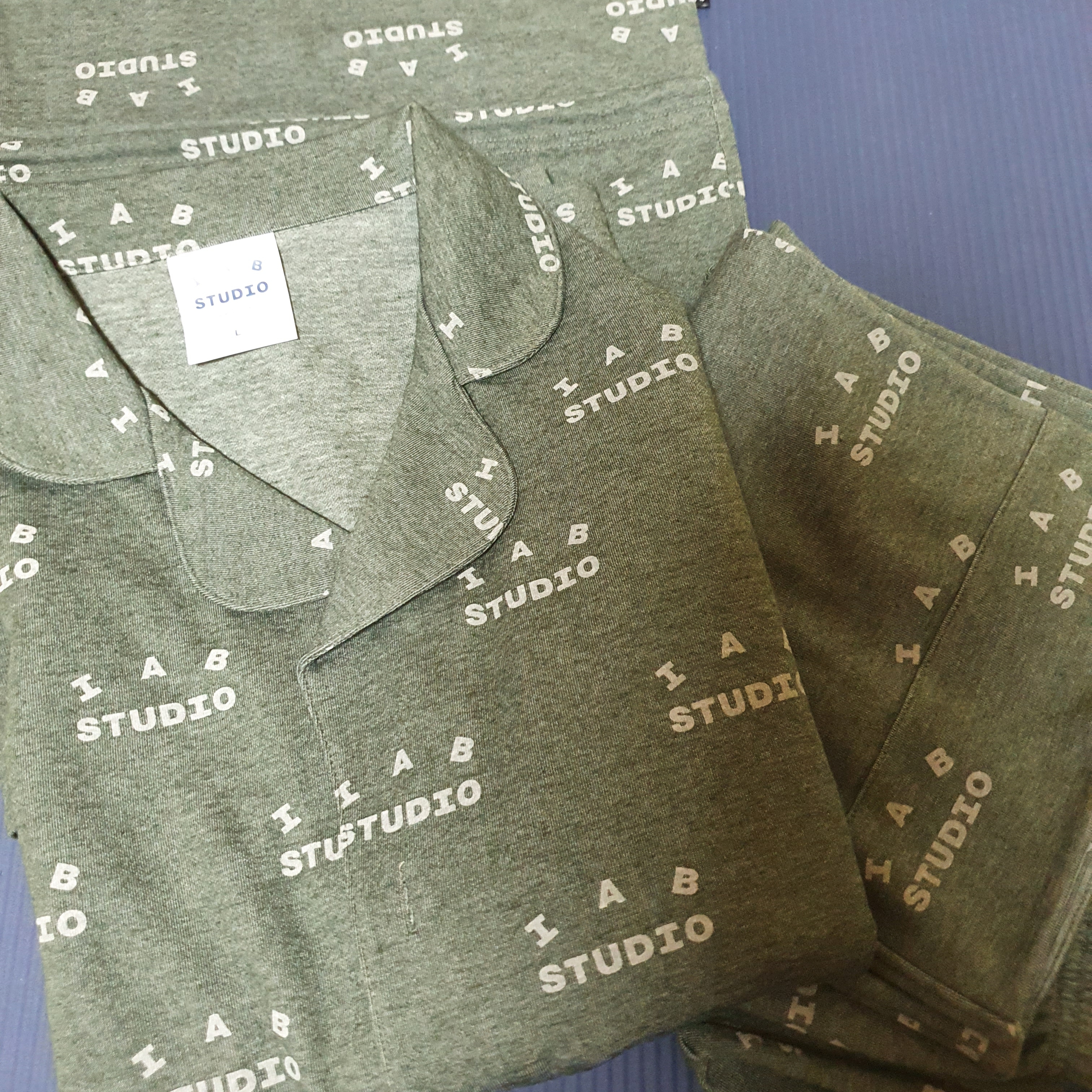 IAB Studio Pajama Set Deep Green 착용 스타일 - 2
