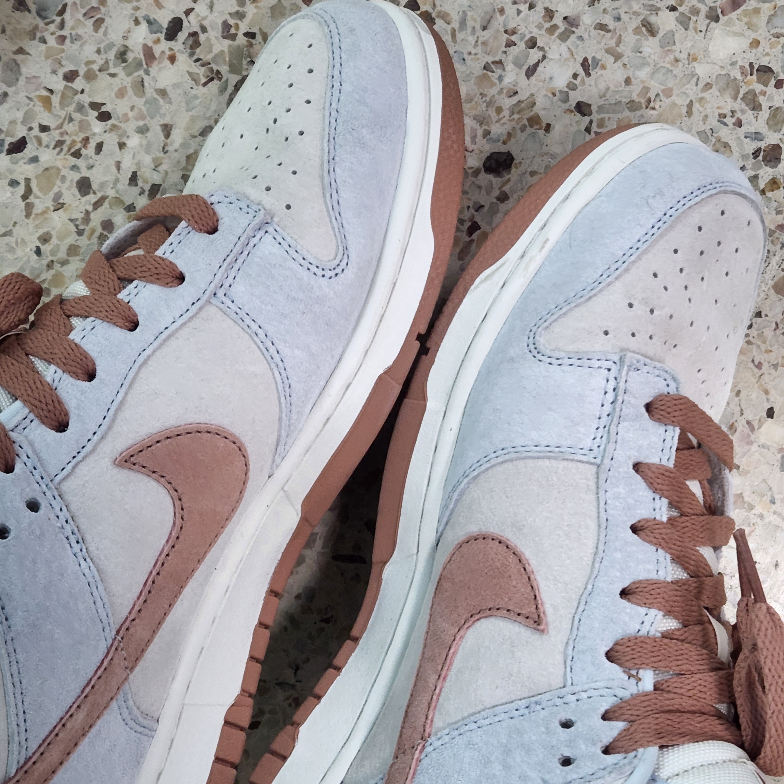Nike Dunk Low Retro PRM Fossil Rose 착용 스타일