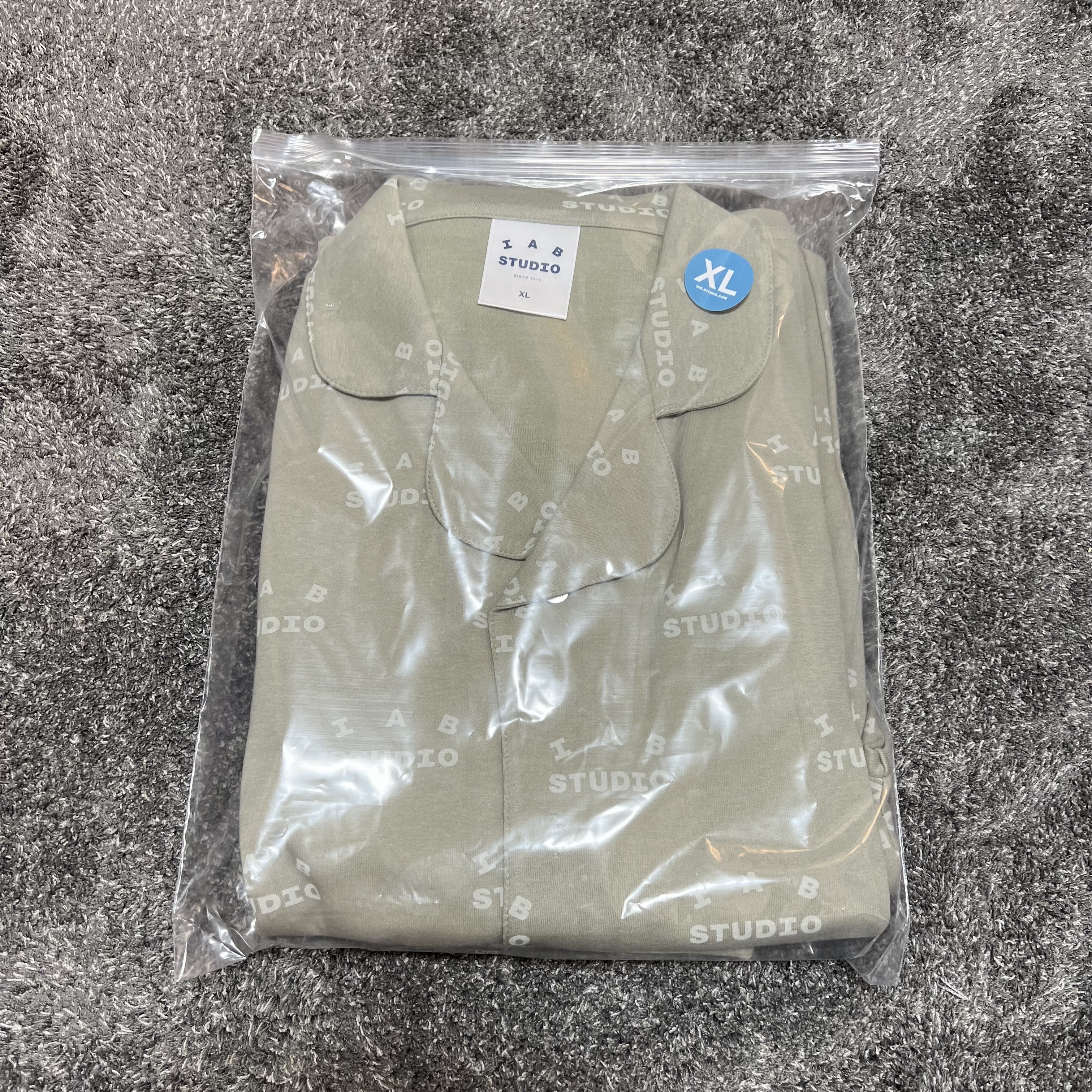 IAB Studio Pajama Set Light Green 착용 스타일