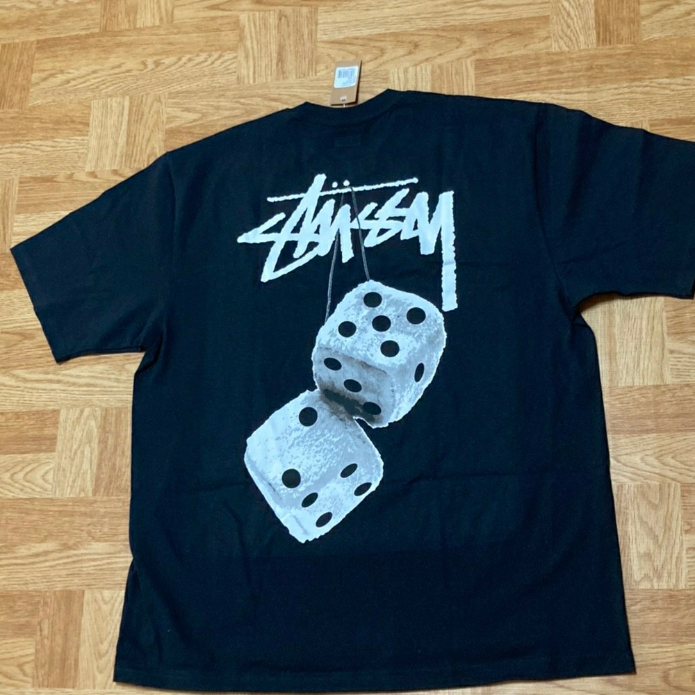 Stussy Fuzzy Dice T-Shirt Black 착용 스타일 - 1