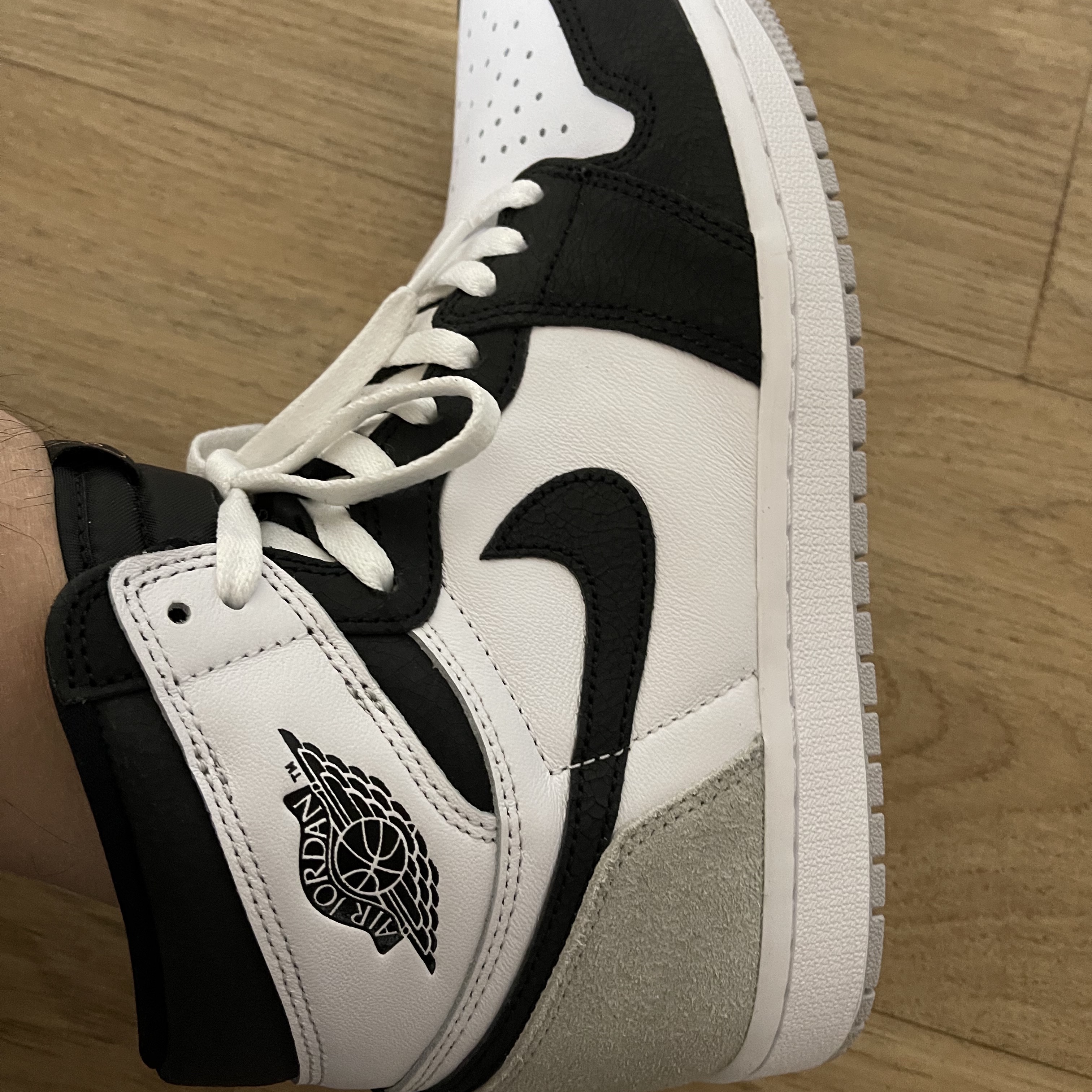 Jordan 1 Retro High OG Bleached Coral 착용 스타일 - 2