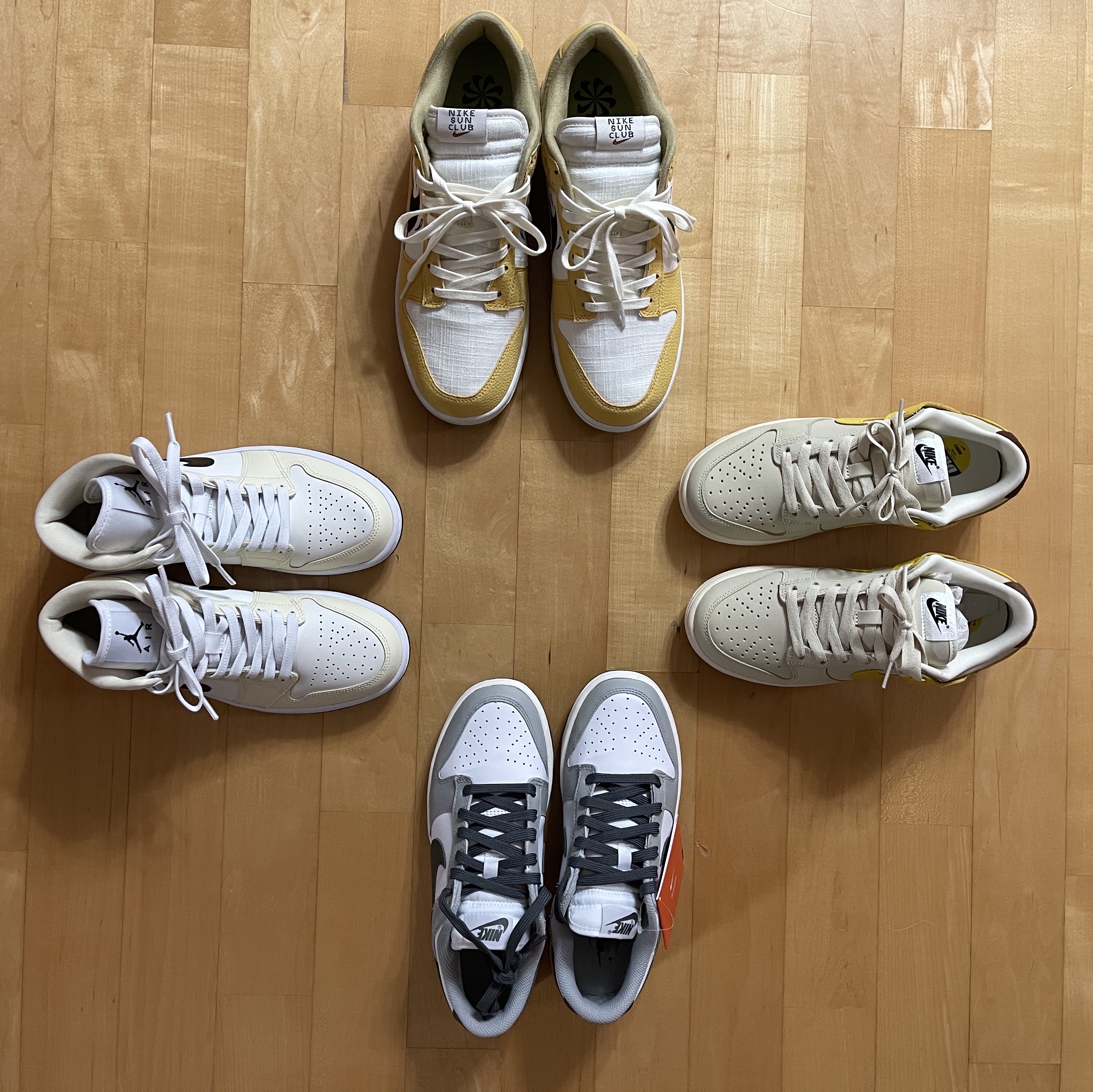 (W) Nike Dunk Low Light Smoke Grey, (W) Jordan 1 Mid Coconut Milk 착용 스타일