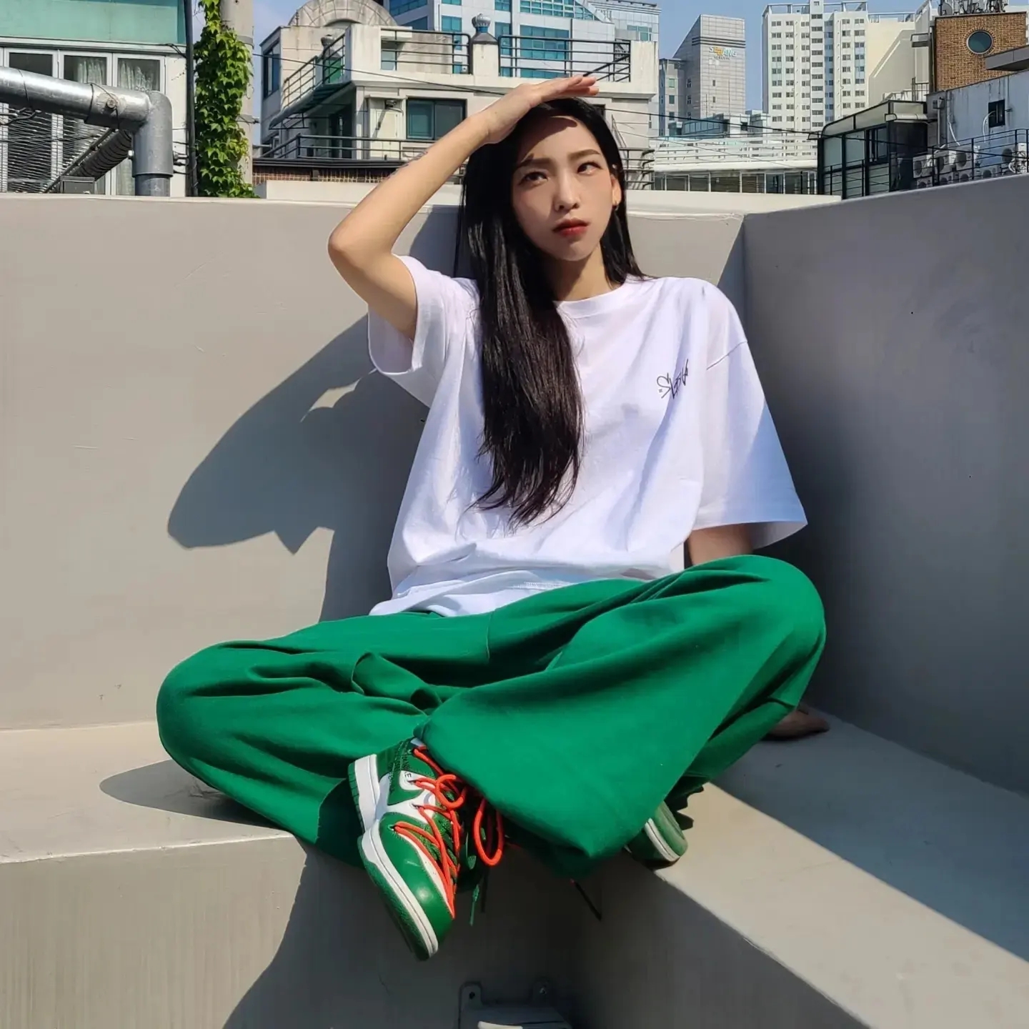 Nike x Off-White Dunk Low Pine Green 착용 스타일 - 2