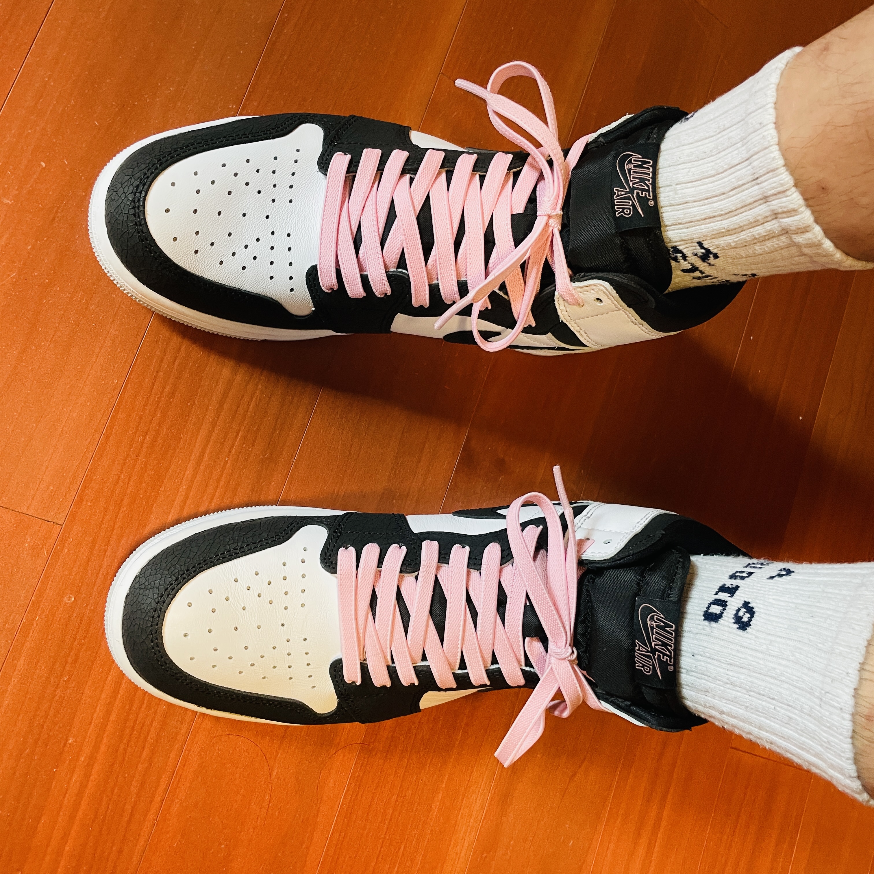 Jordan 1 Retro High OG Bleached Coral 착용 스타일 - 2