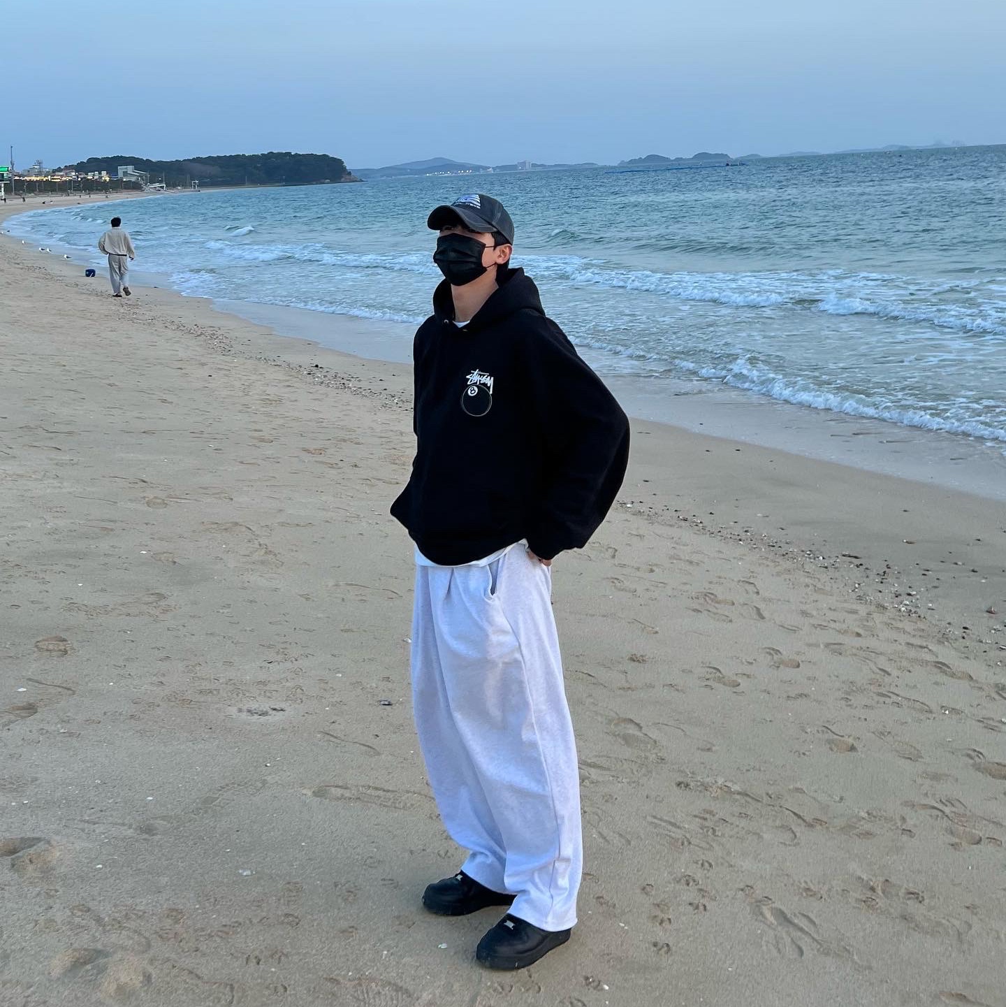 Stussy 8 Ball Hoodie Black - 21FW, Nike Air Force 1 '07 Low Triple Black 착용 스타일