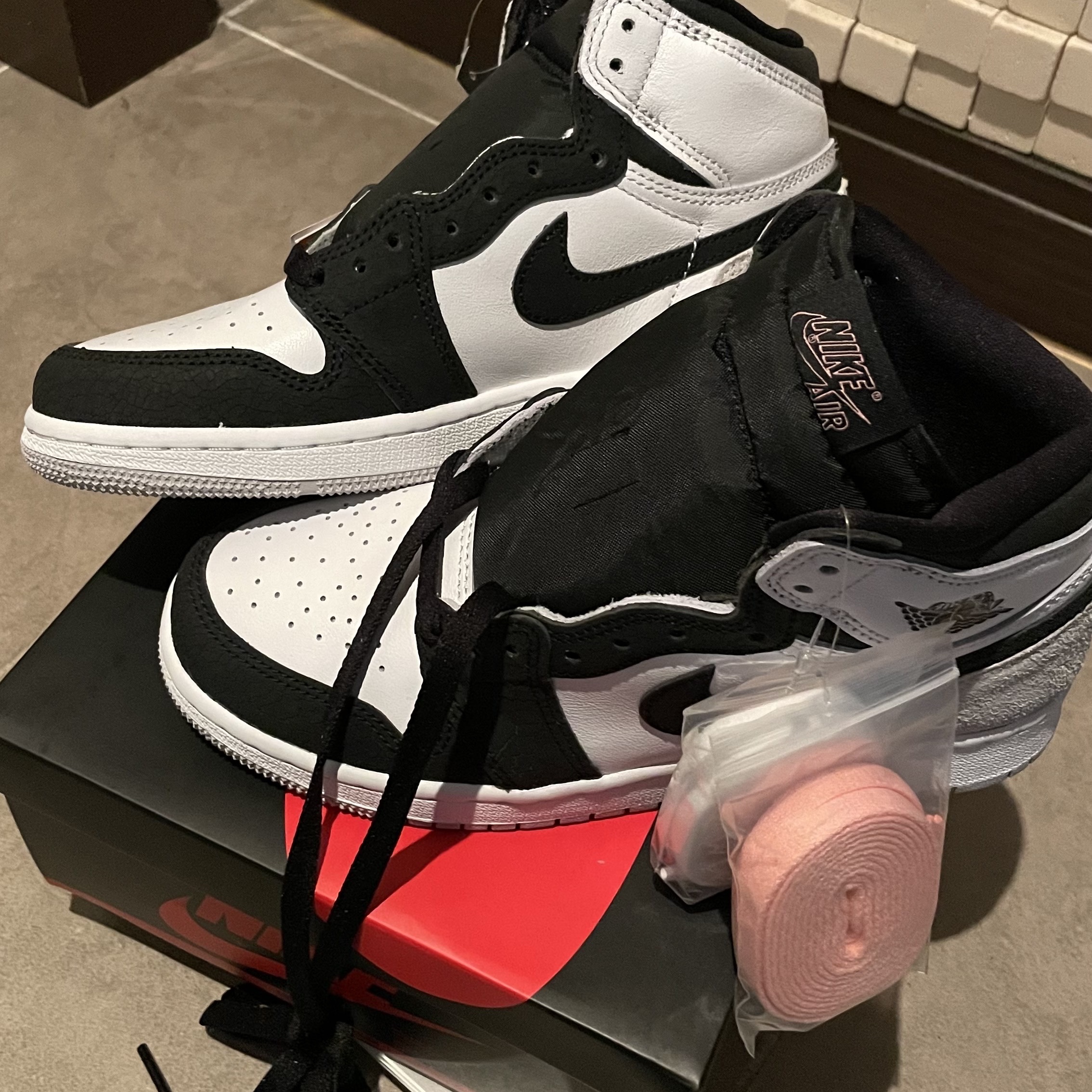 (GS) Jordan 1 Retro High OG Bleached Coral 착용 스타일