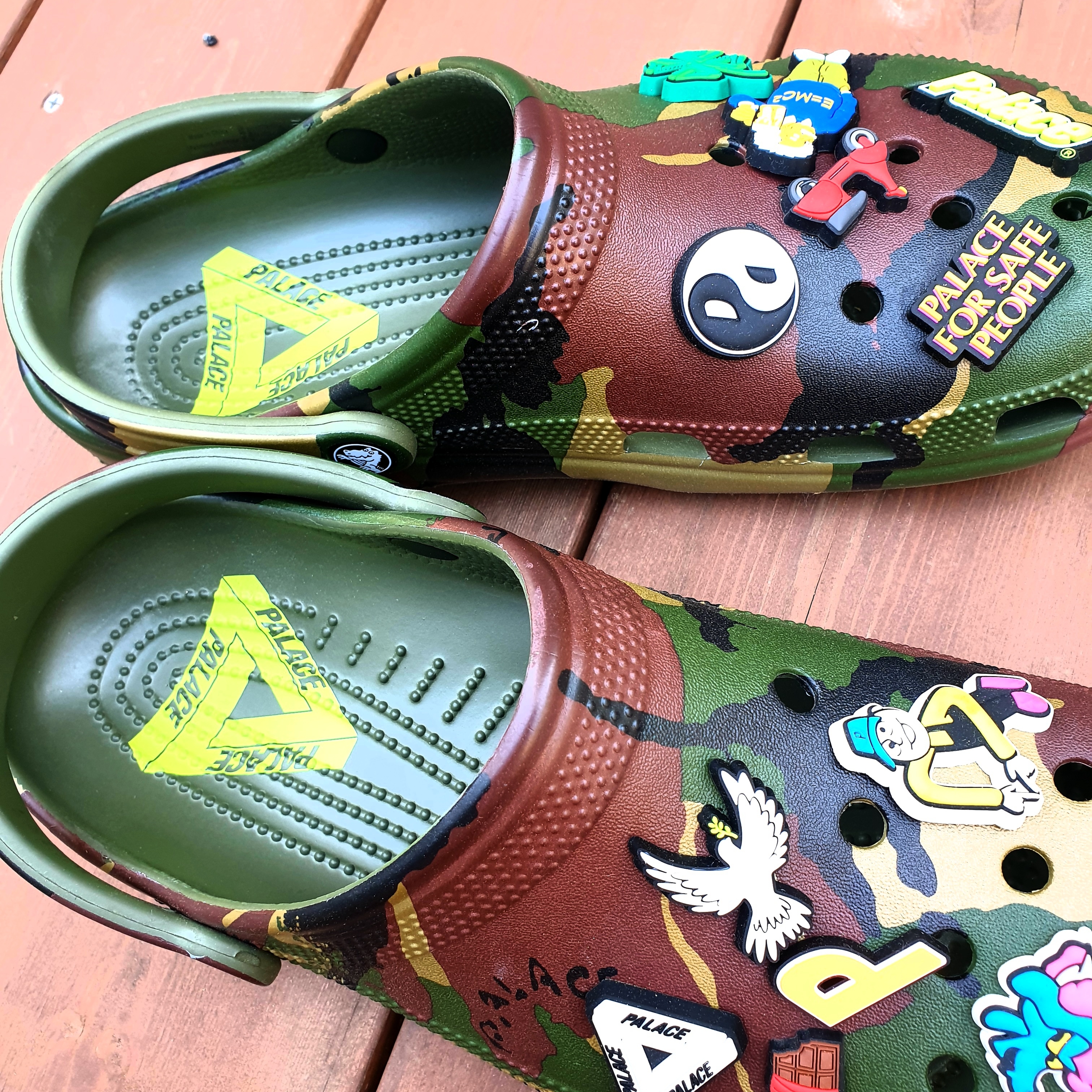 Crocs x Palace Classic Clog Woodland Camo 착용 스타일