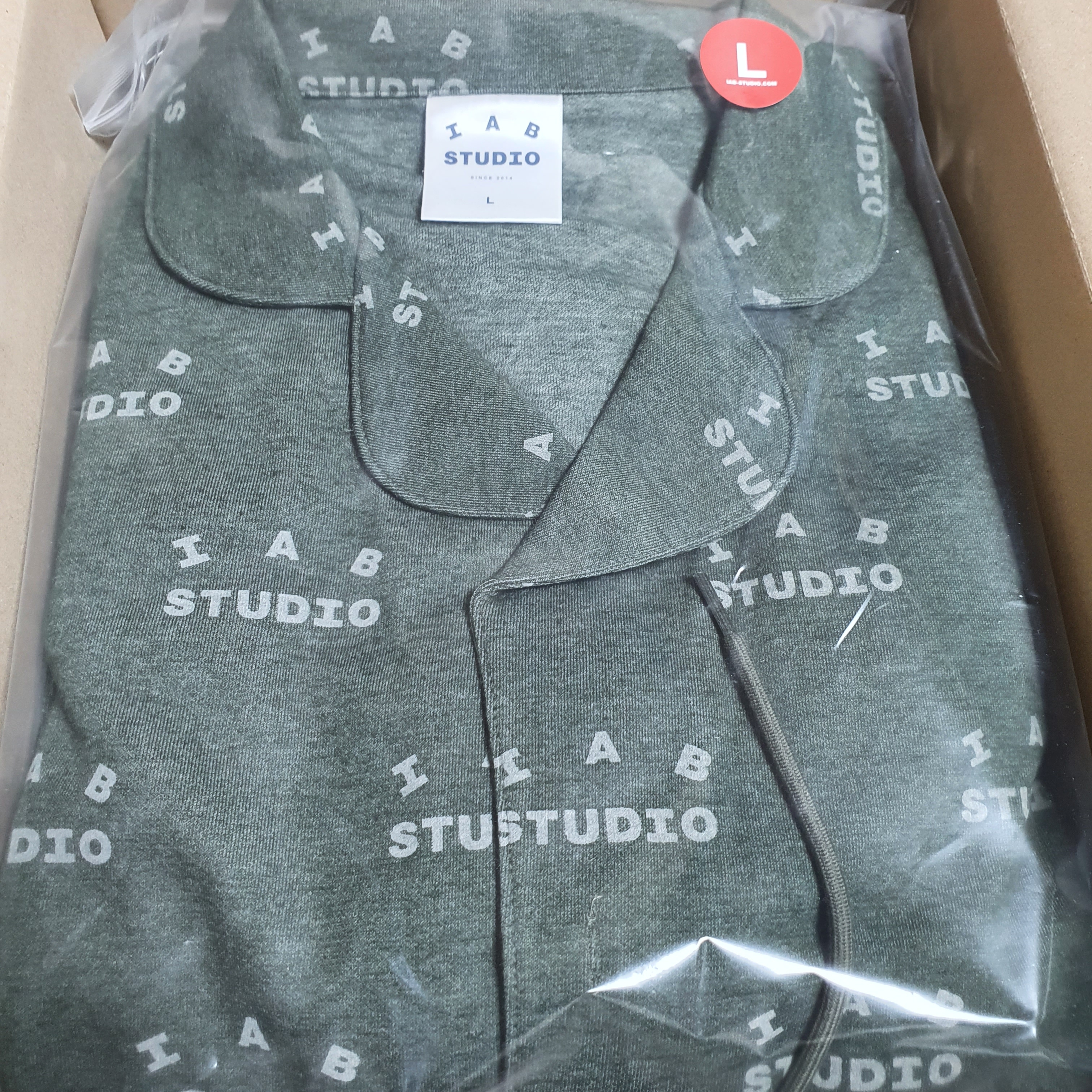 IAB Studio Pajama Set Deep Green 착용 스타일 - 3