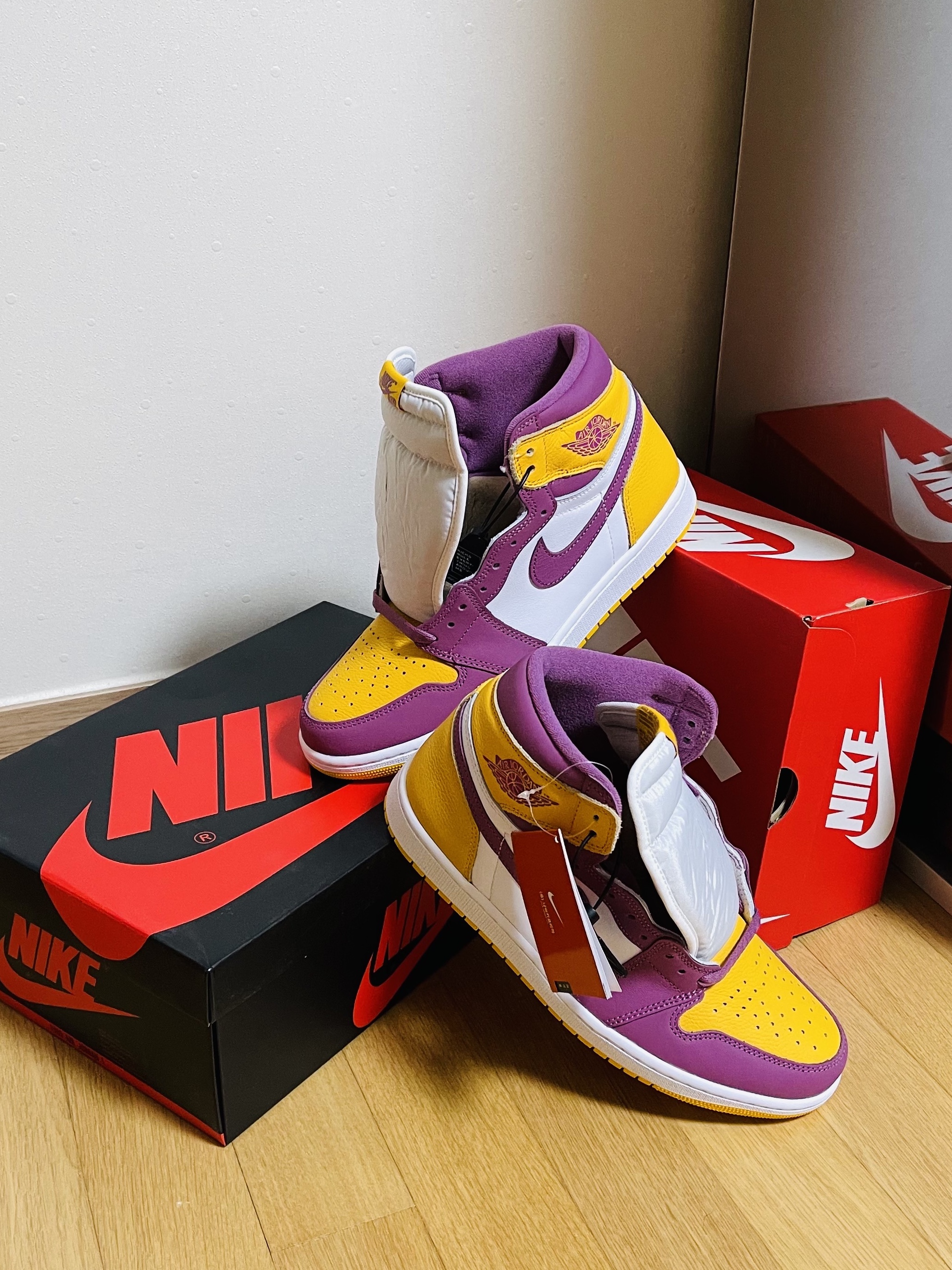 Jordan 1 Retro High OG University Gold Light Bordeaux, (GS) Jordan 1 Retro High OG University Gold Light Bordeaux 착용 스타일