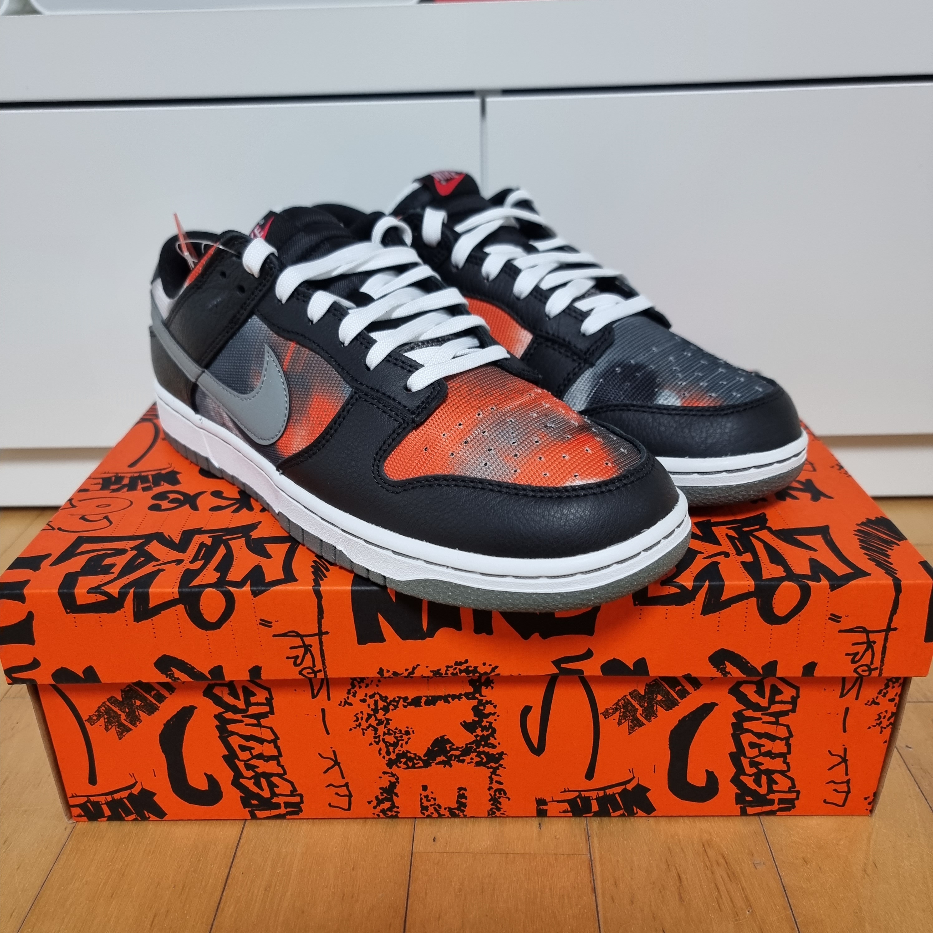 Nike Dunk Low Retro PRM Black and Tumbled Grey 착용 스타일 - 2