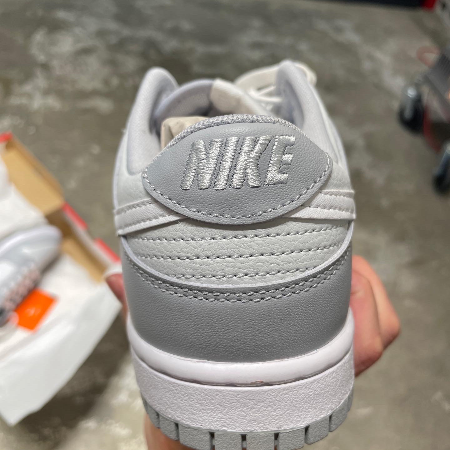 Nike Dunk Low Retro Wolf Grey 착용 스타일 - 2