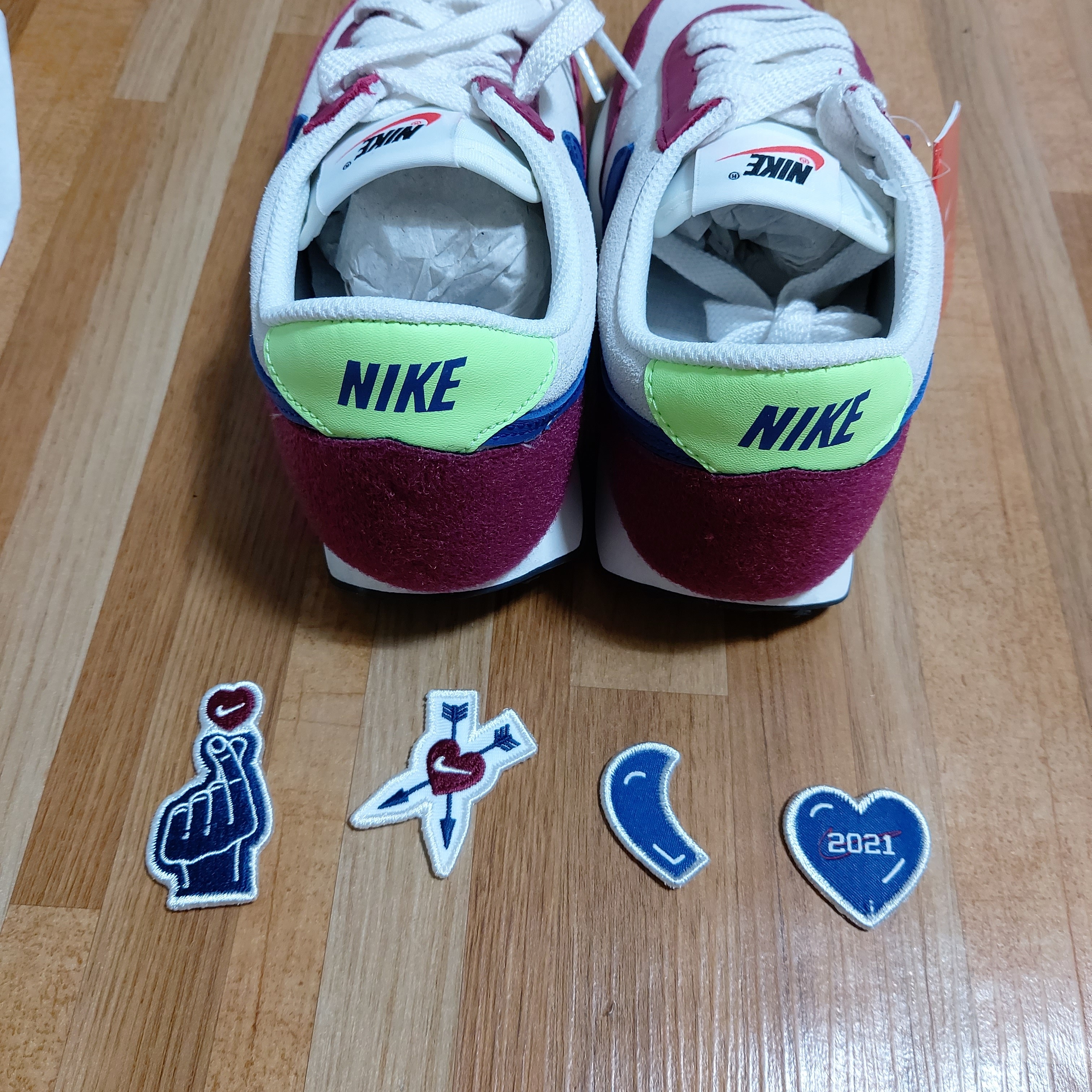 (W) Nike Daybreak Sail Deep Royal Blue Pomegranate 착용 스타일 - 4