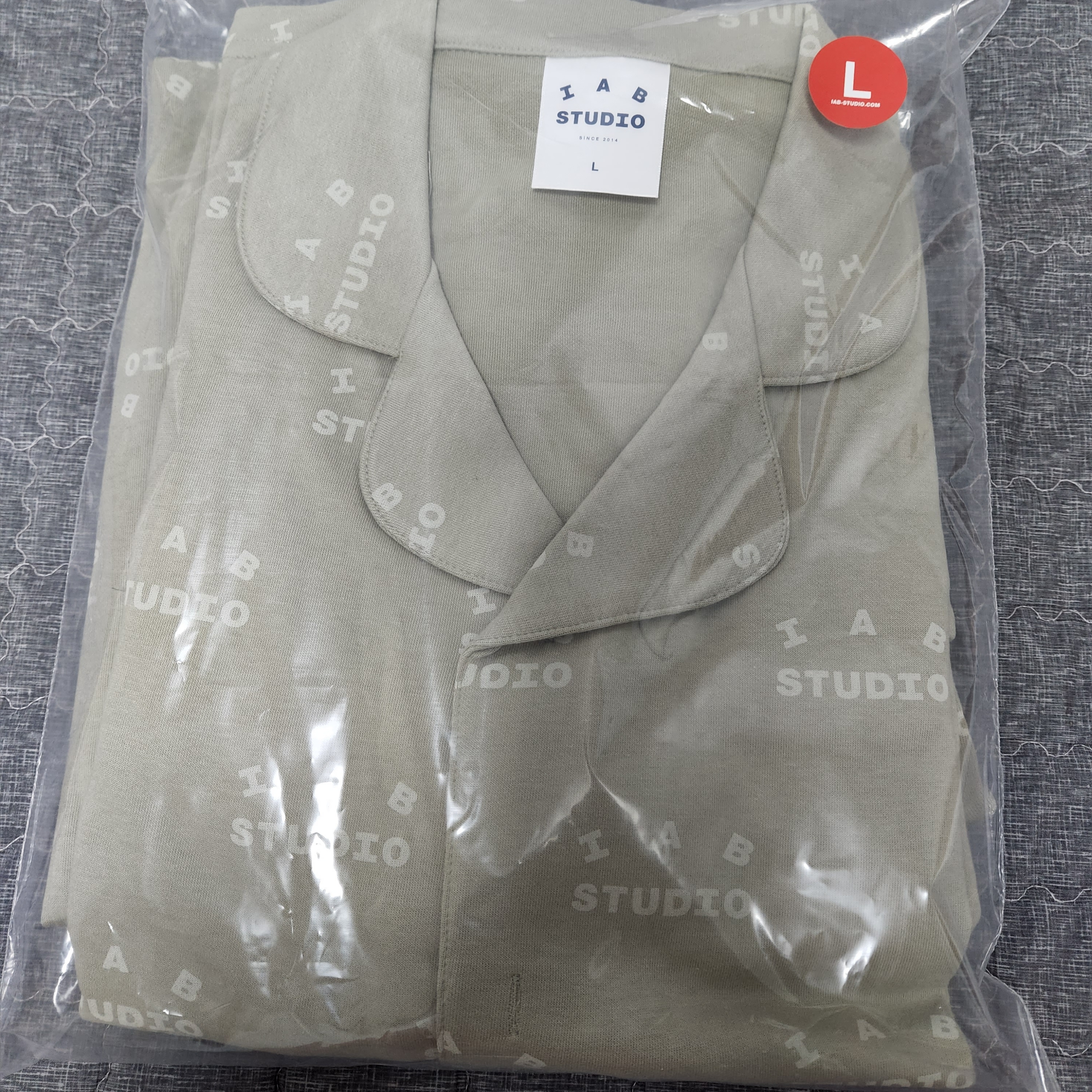 IAB Studio Pajama Set Light Green 착용 스타일