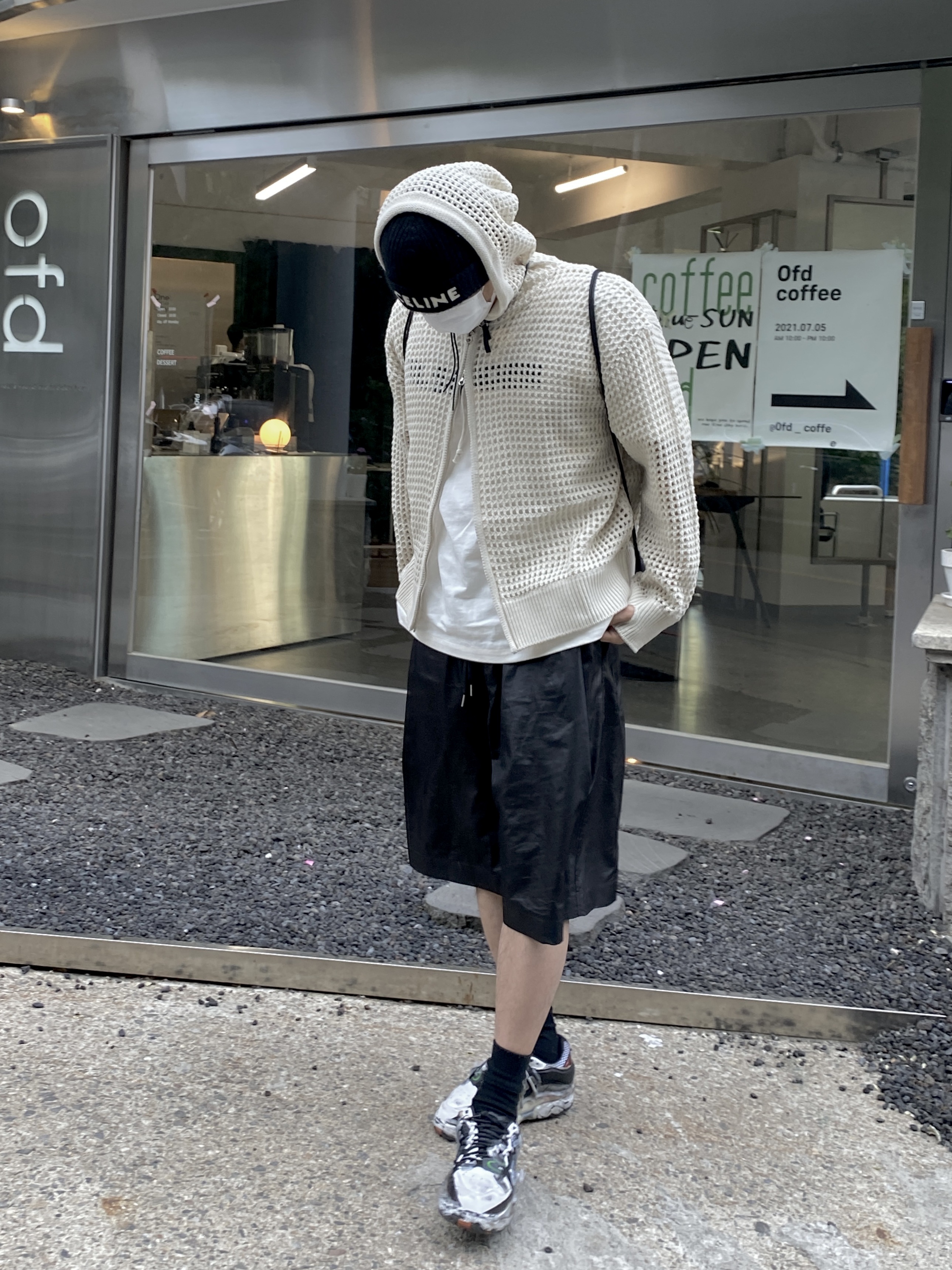 Our Legacy Ladon Leather Keychain Black, Celine Embroidered Knit Wool Beanie Black 착용 스타일 - 4