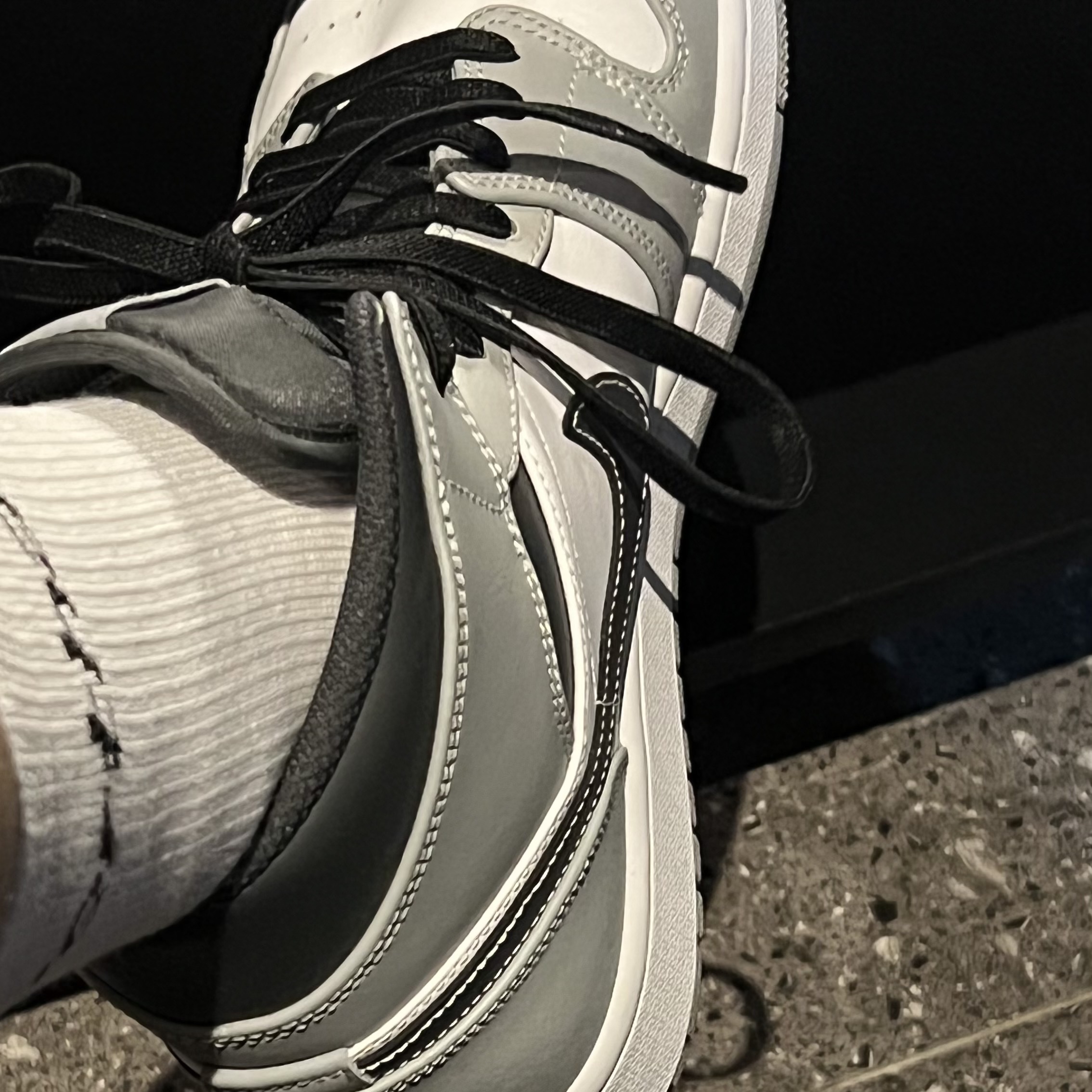 Jordan 1 Mid Light Smoke Grey Anthracite 착용 스타일
