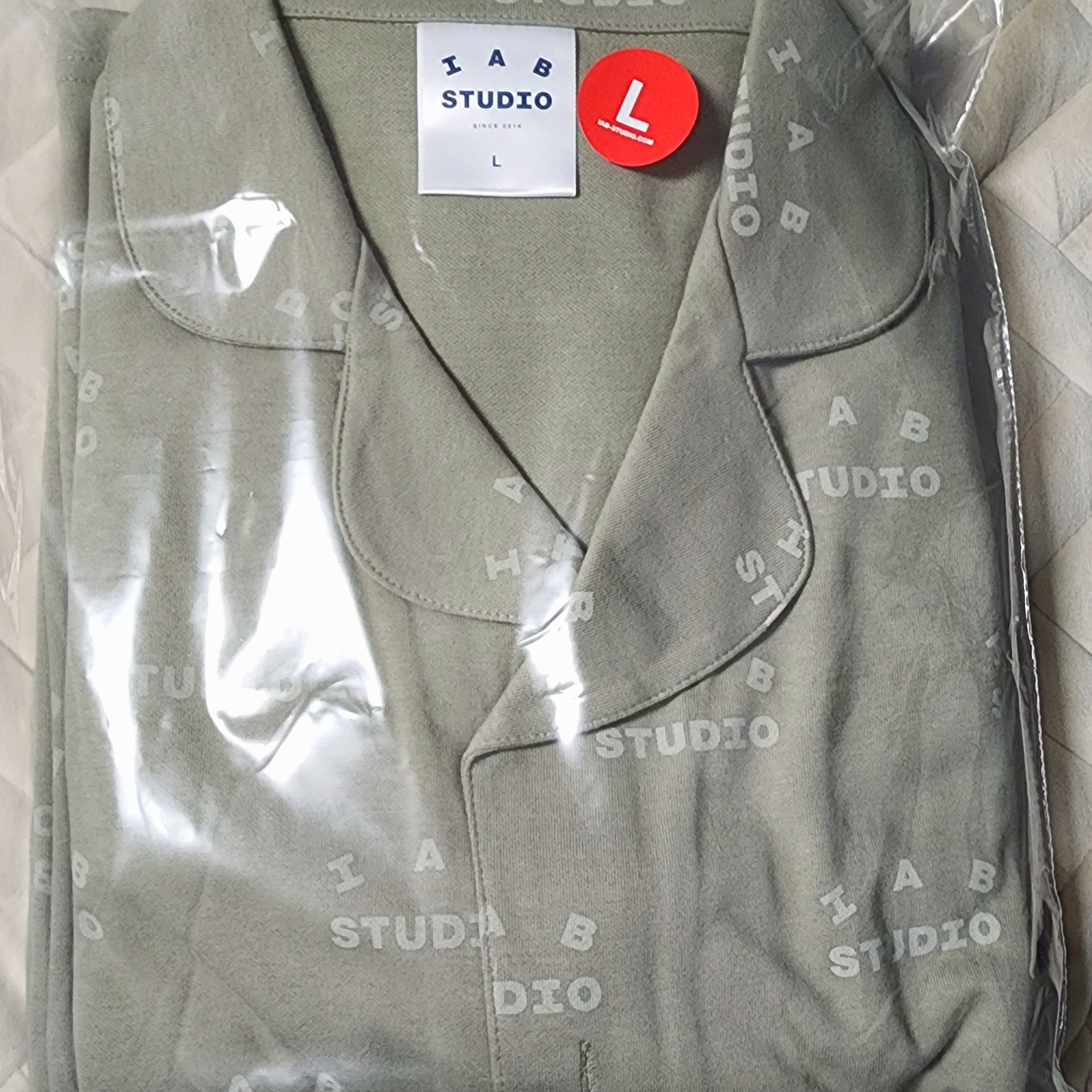 IAB Studio Pajama Set Light Green 착용 스타일