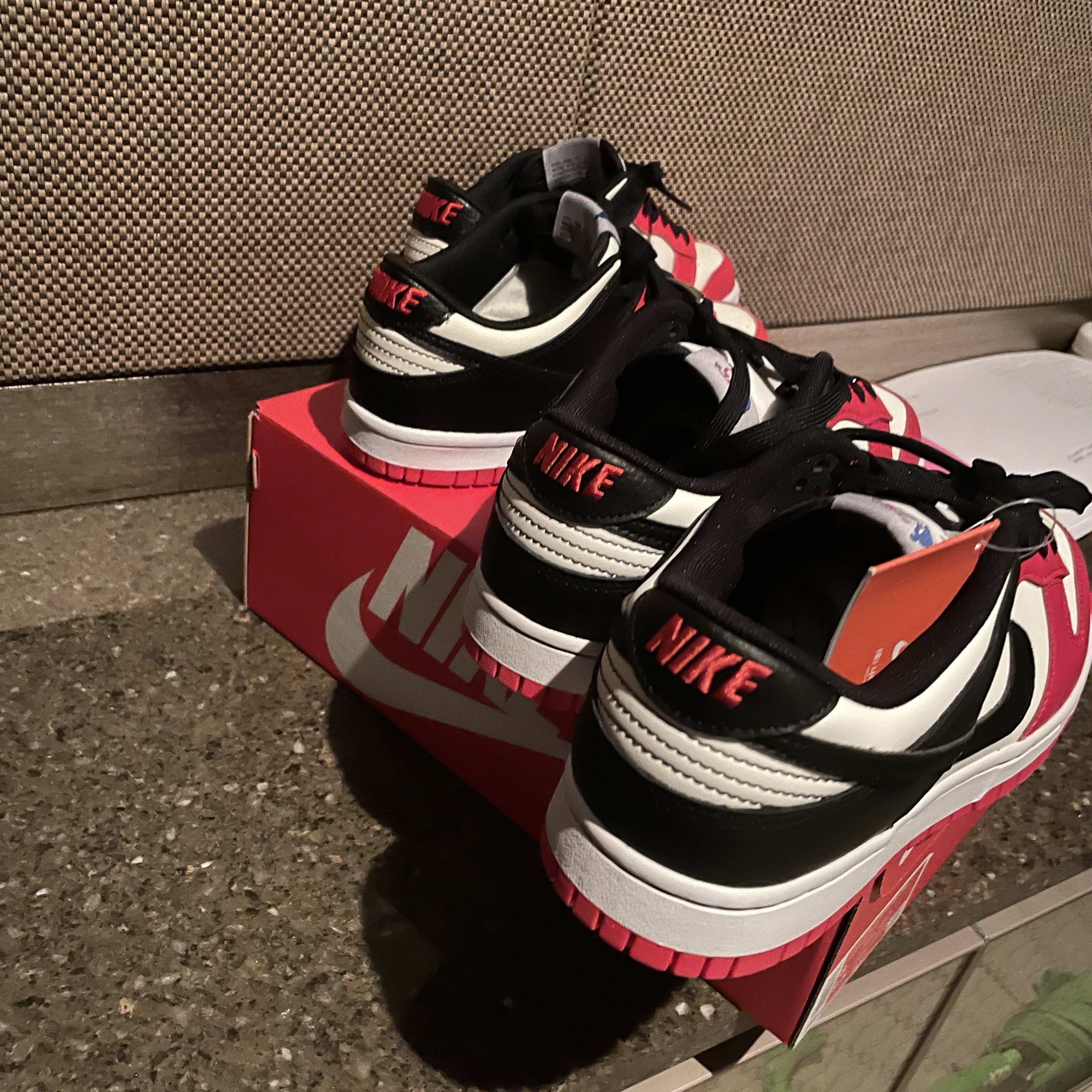 Nike x NBA Dunk Low Retro EMB Black and Chile Red, (GS) Nike x NBA Dunk Low Black and Chile Red 착용 스타일 - 2