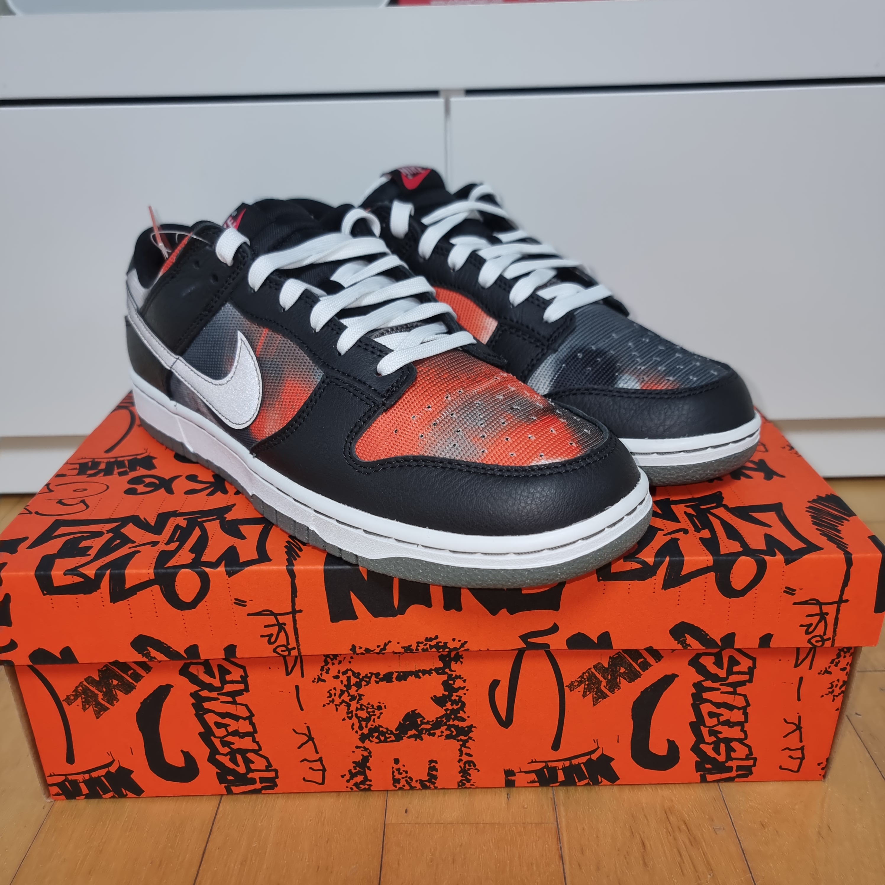Nike Dunk Low Retro PRM Black and Tumbled Grey 착용 스타일 - 1