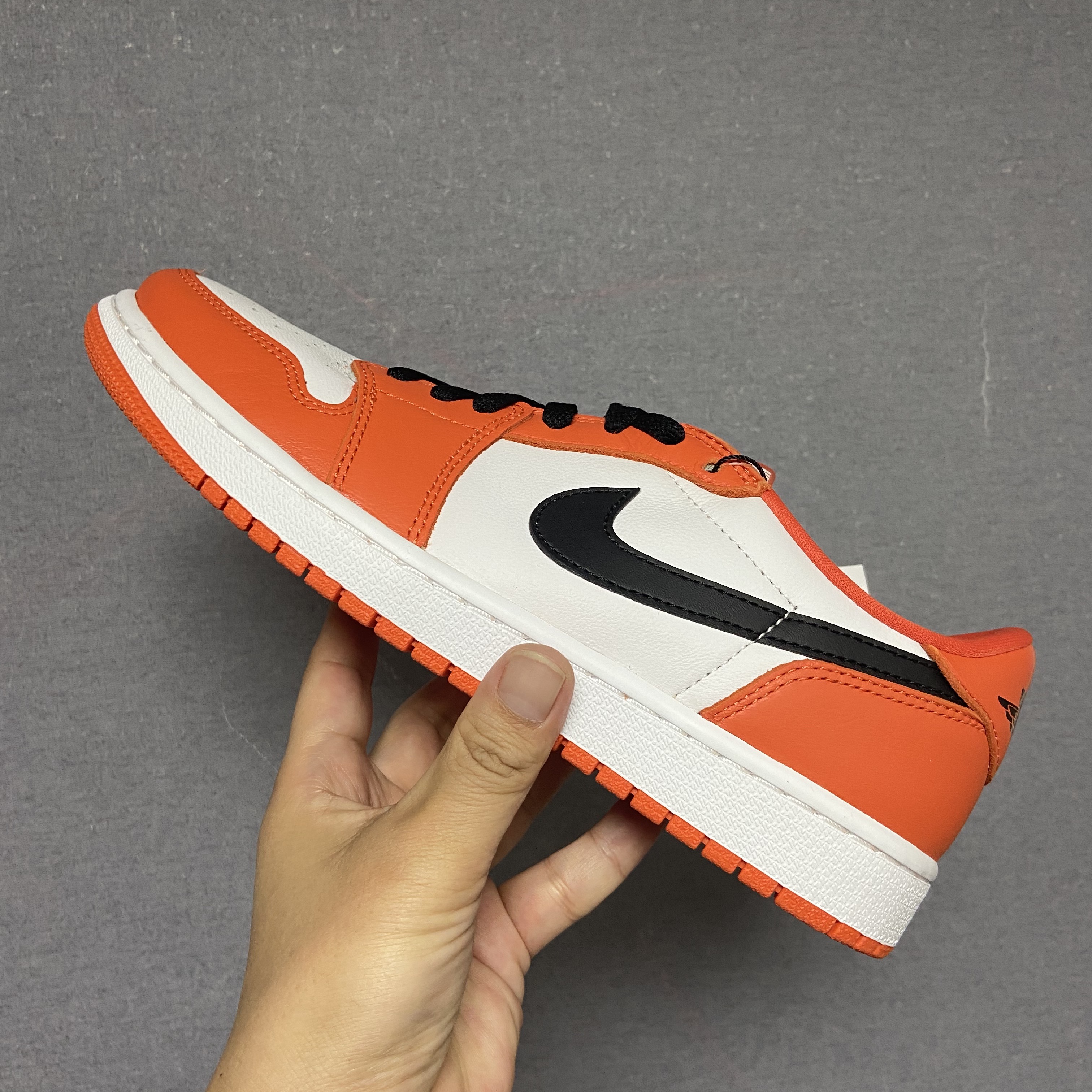 Jordan 1 Low OG Starfish 착용 스타일