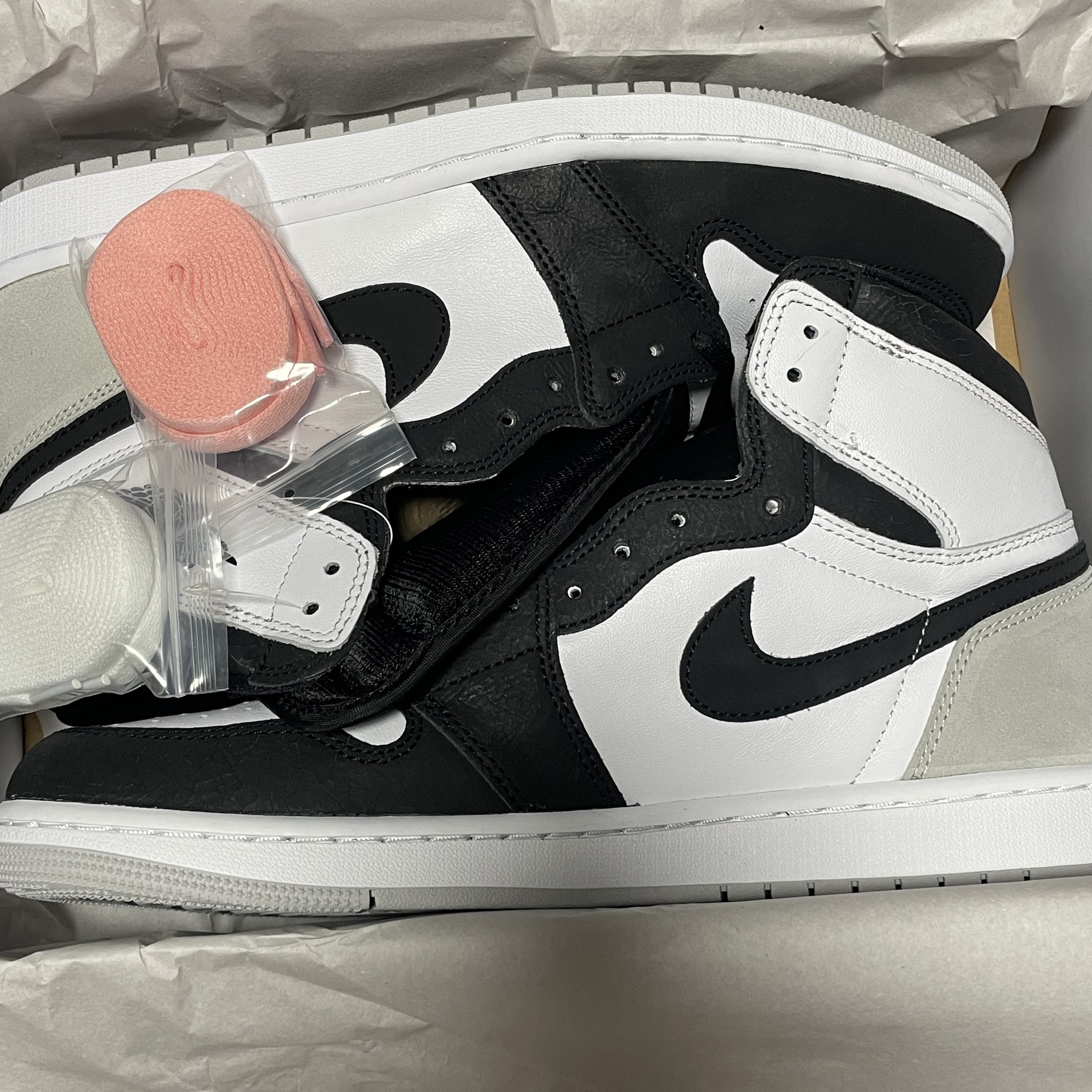 Jordan 1 Retro High OG Bleached Coral 착용 스타일