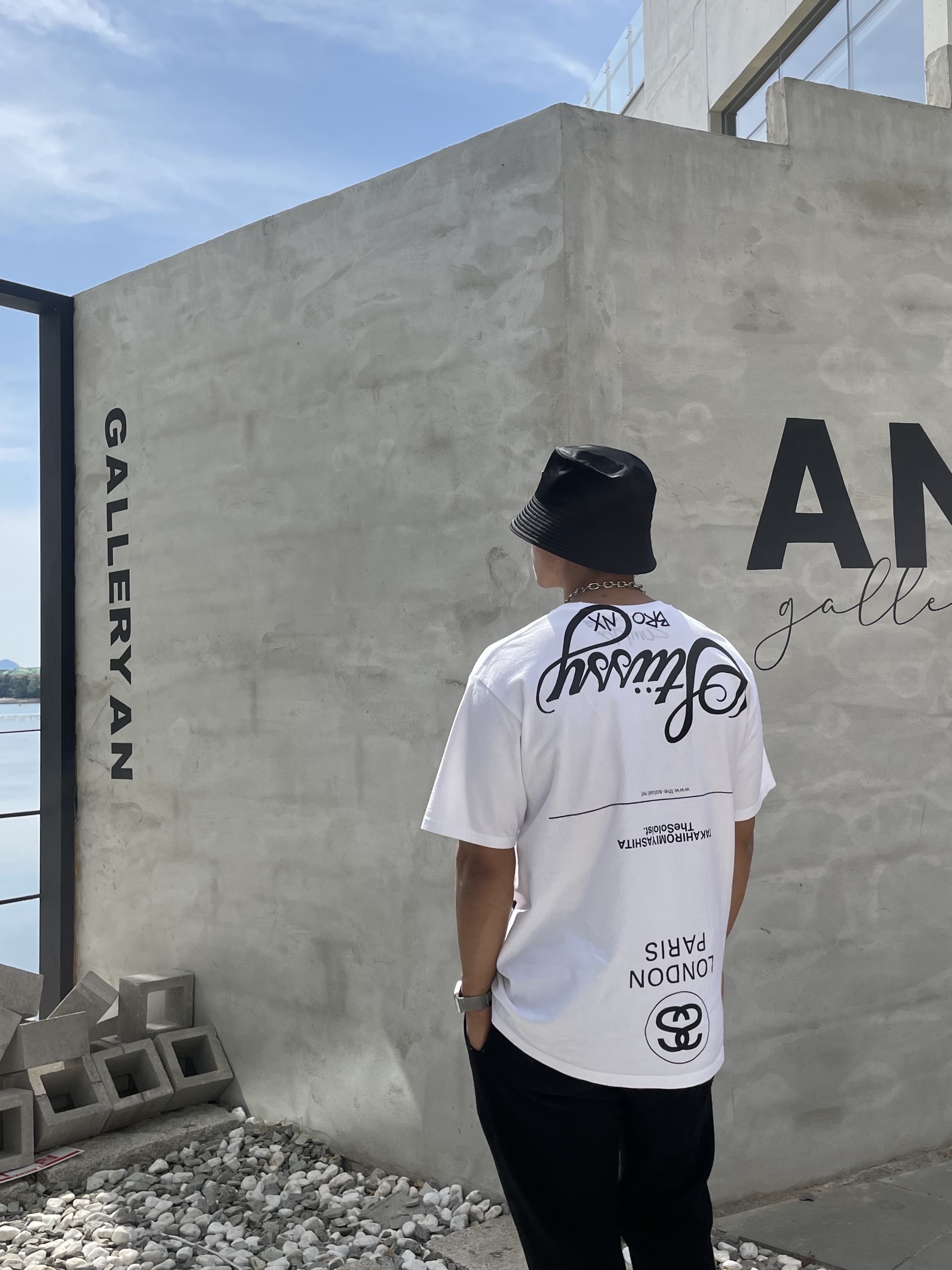 Prada Re-Nylon Bucket Hat Black, Stussy x Takahiromiyashita The Soloist 40 WT T-Shirt 착용 스타일 - 2