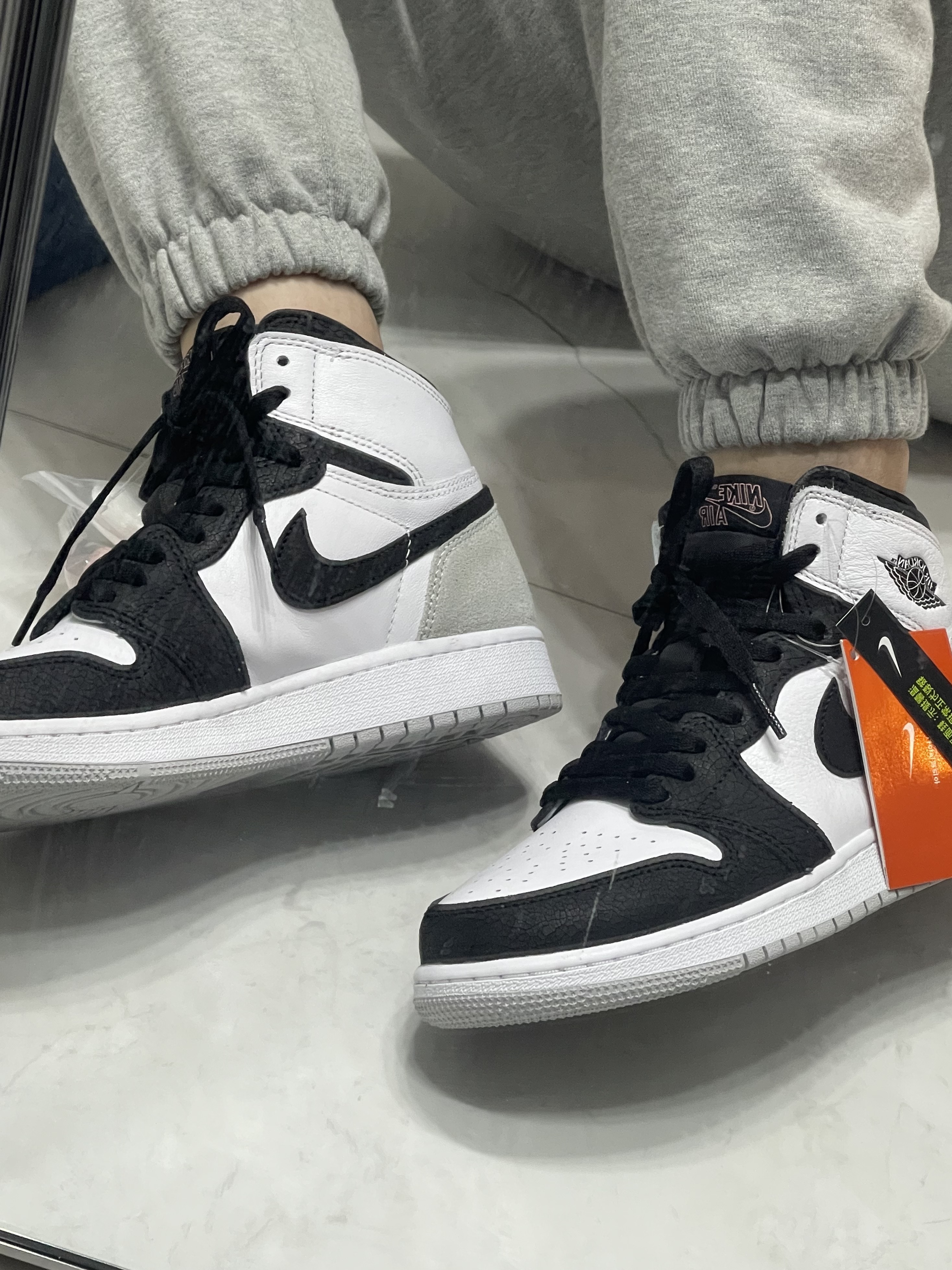 Jordan 1 Retro High OG Bleached Coral, (GS) Jordan 1 Retro High OG Bleached Coral 착용 스타일 - 2