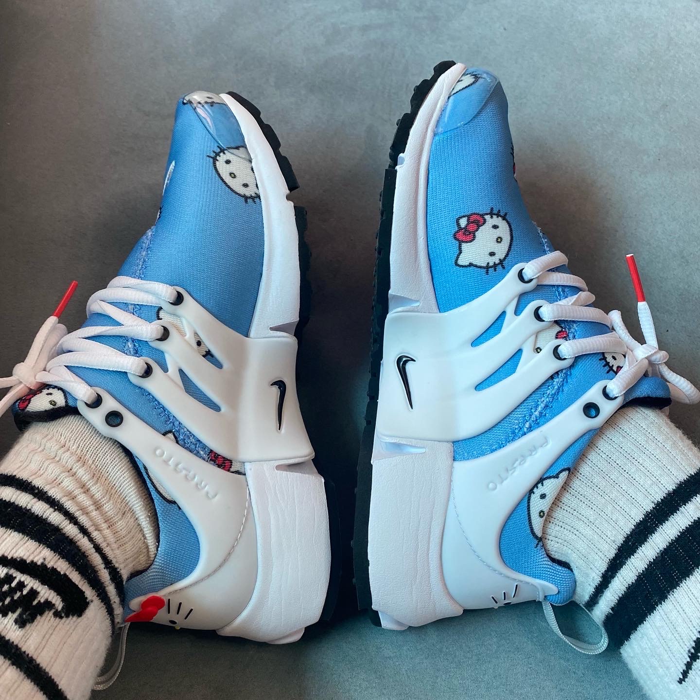 Nike x Hello Kitty Air Presto University Blue 착용 스타일 - 5