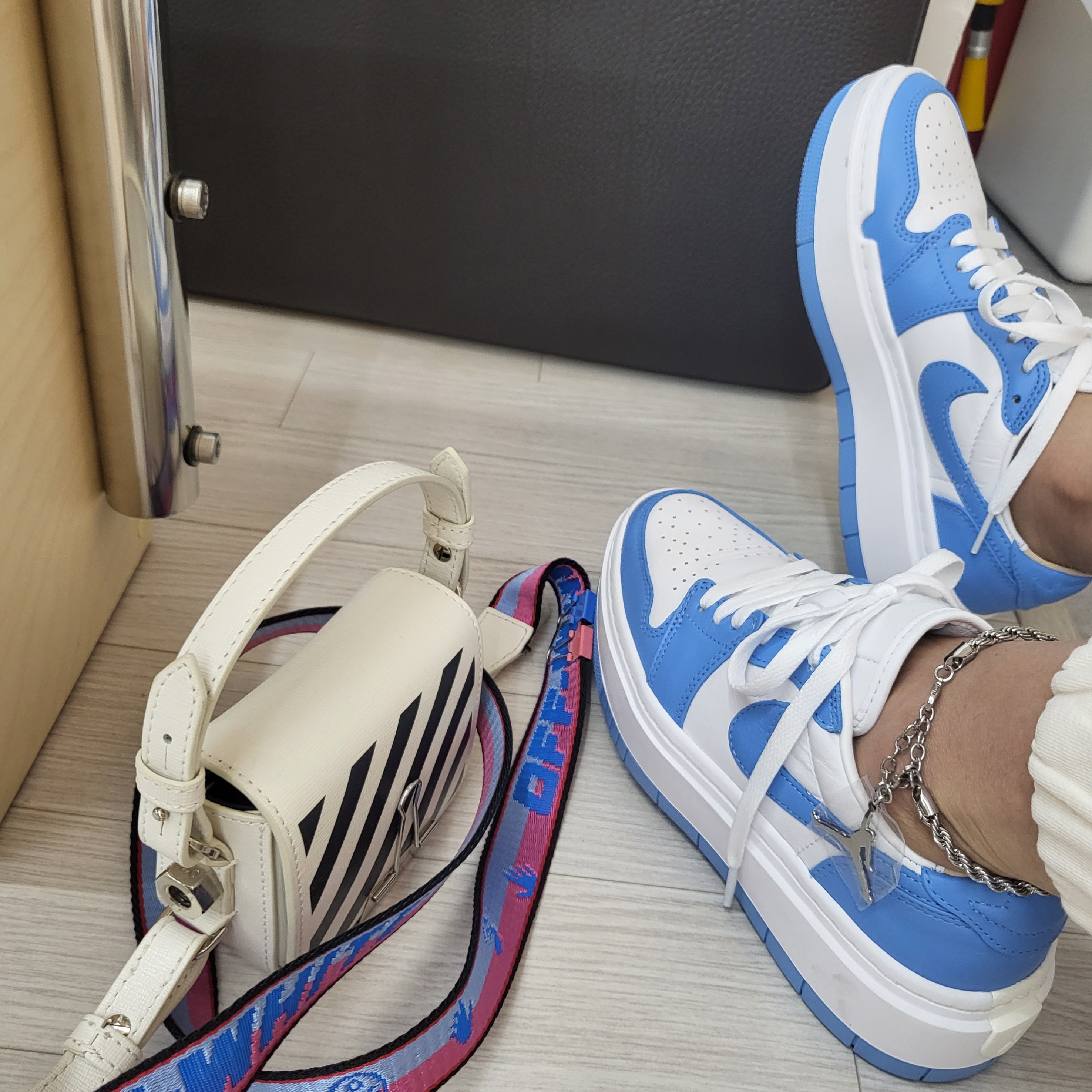 (W) Jordan 1 Elevate Low SE University Blue 착용 스타일 - 1