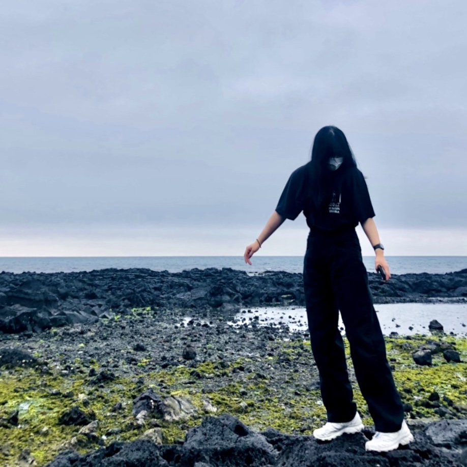 Salomon XT-6 ADV White, Stussy x Our Legacy Surfman 2 Pigment Dyed T-Shirt Black 착용 스타일