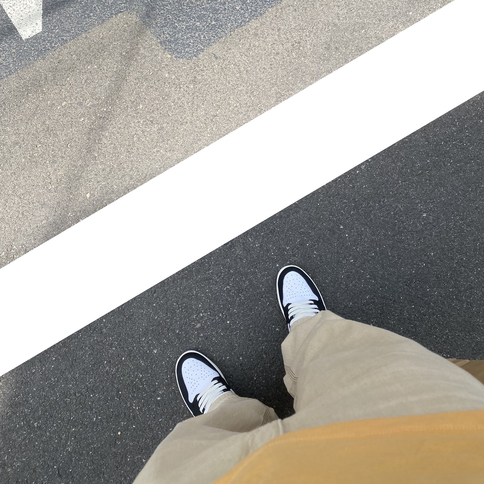 Jordan 1 Retro High OG Volt Gold 착용 스타일