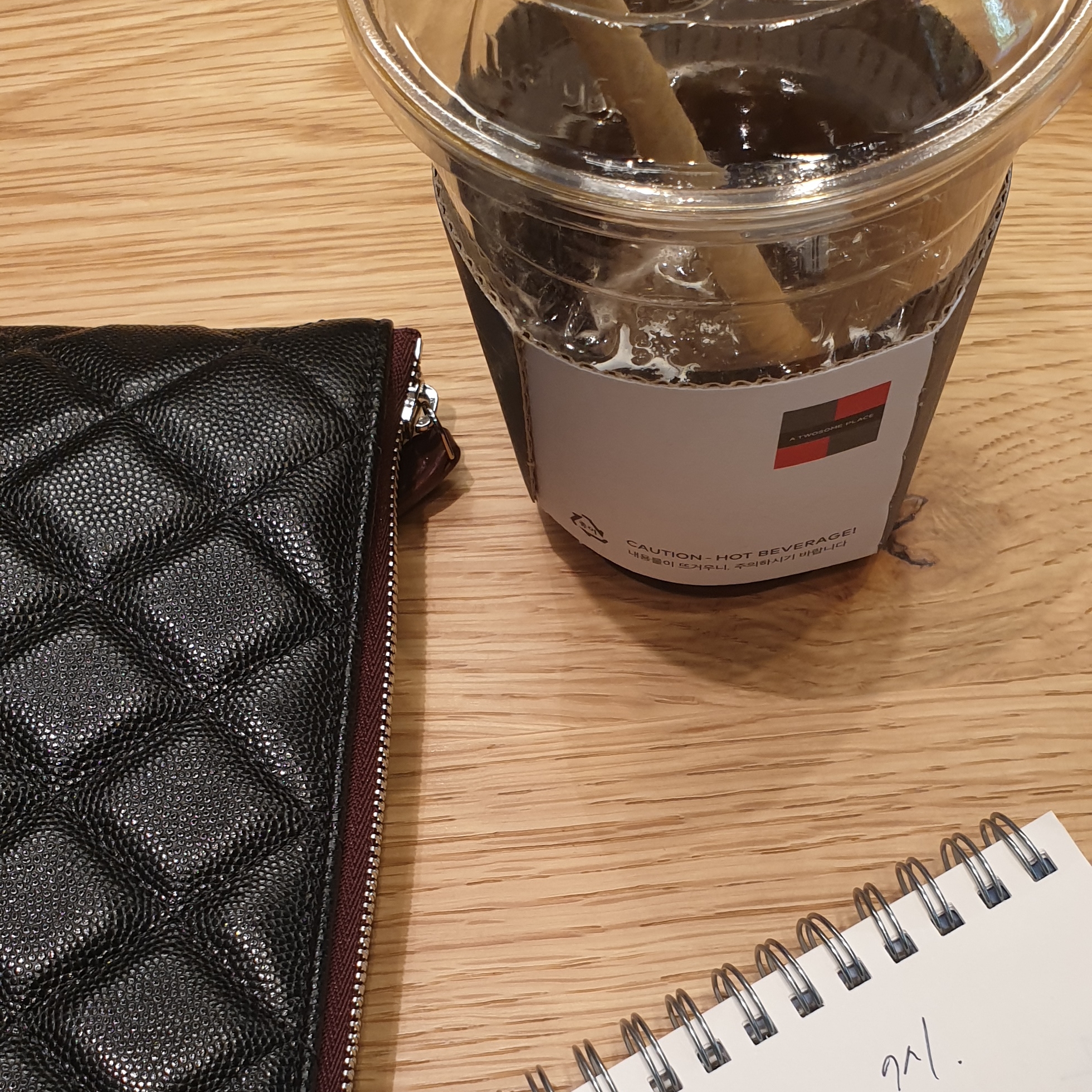Chanel Large Classic Pouch Grained Calfskin & Silver Black 착용 스타일