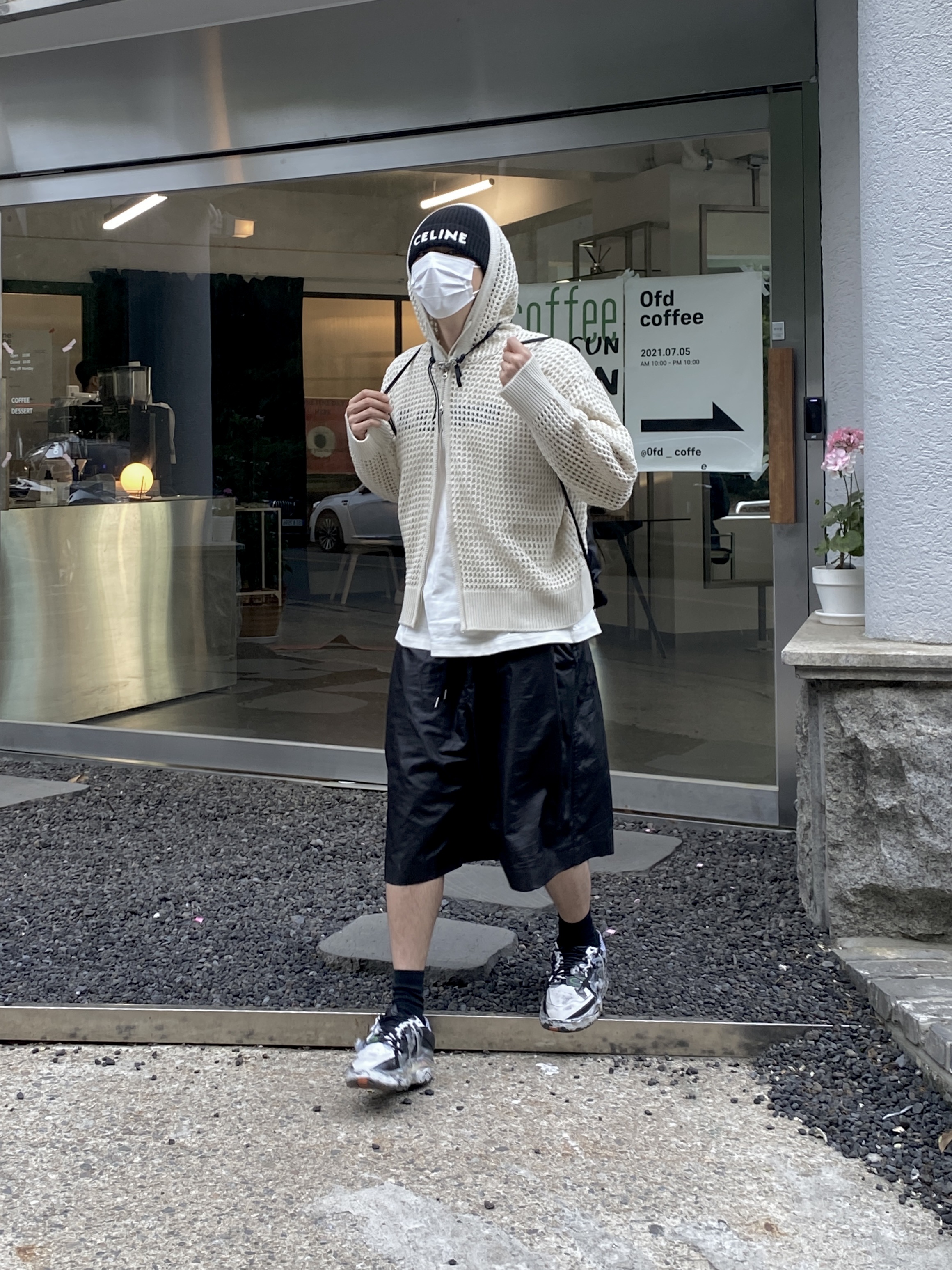 Our Legacy Ladon Leather Keychain Black, Celine Embroidered Knit Wool Beanie Black 착용 스타일 - 2