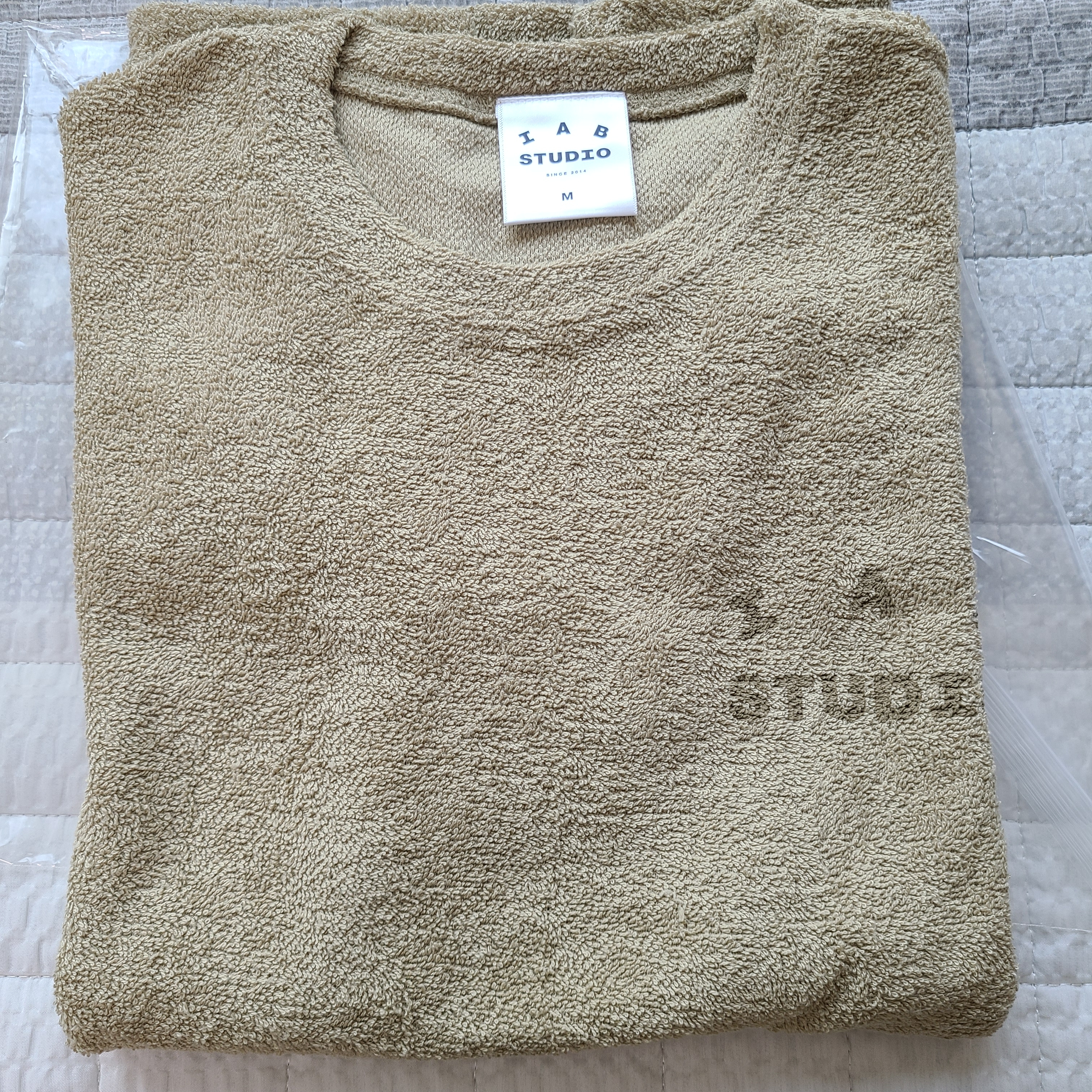 IAB Studio Towel T-Shirt Light Green 착용 스타일