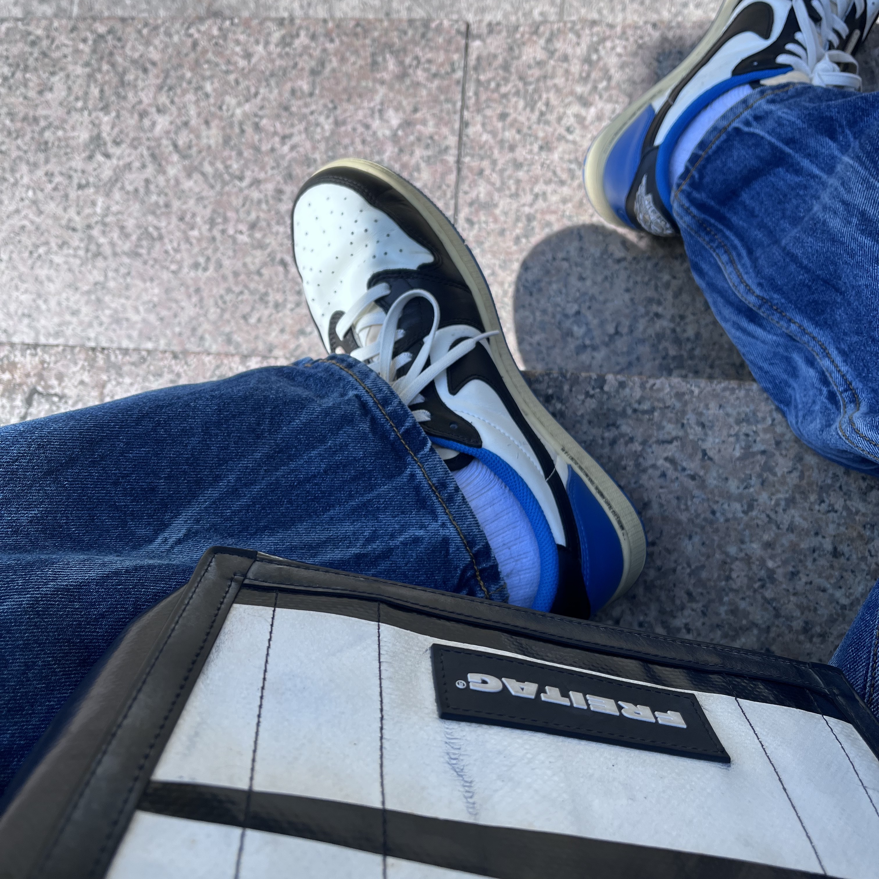 Jordan 1 x Travis Scott x Fragment Retro Low OG SP Military Blue 착용 스타일
