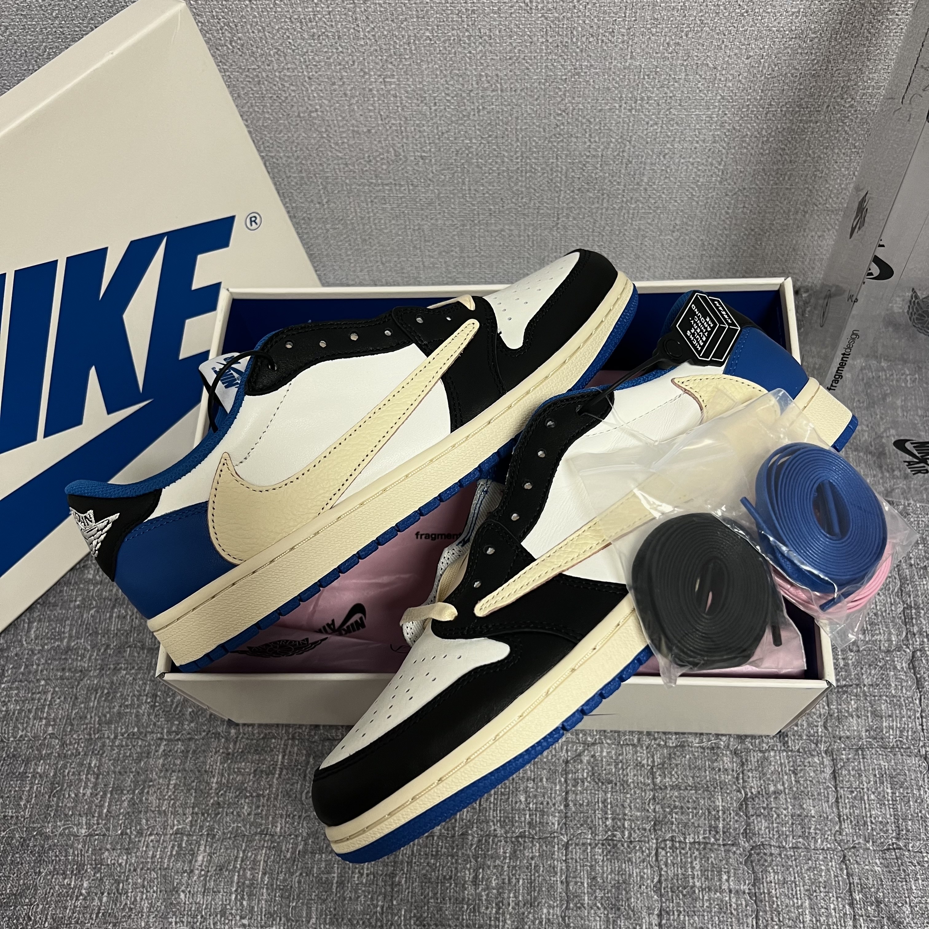 Jordan 1 x Travis Scott x Fragment Retro Low OG SP Military Blue 착용 스타일