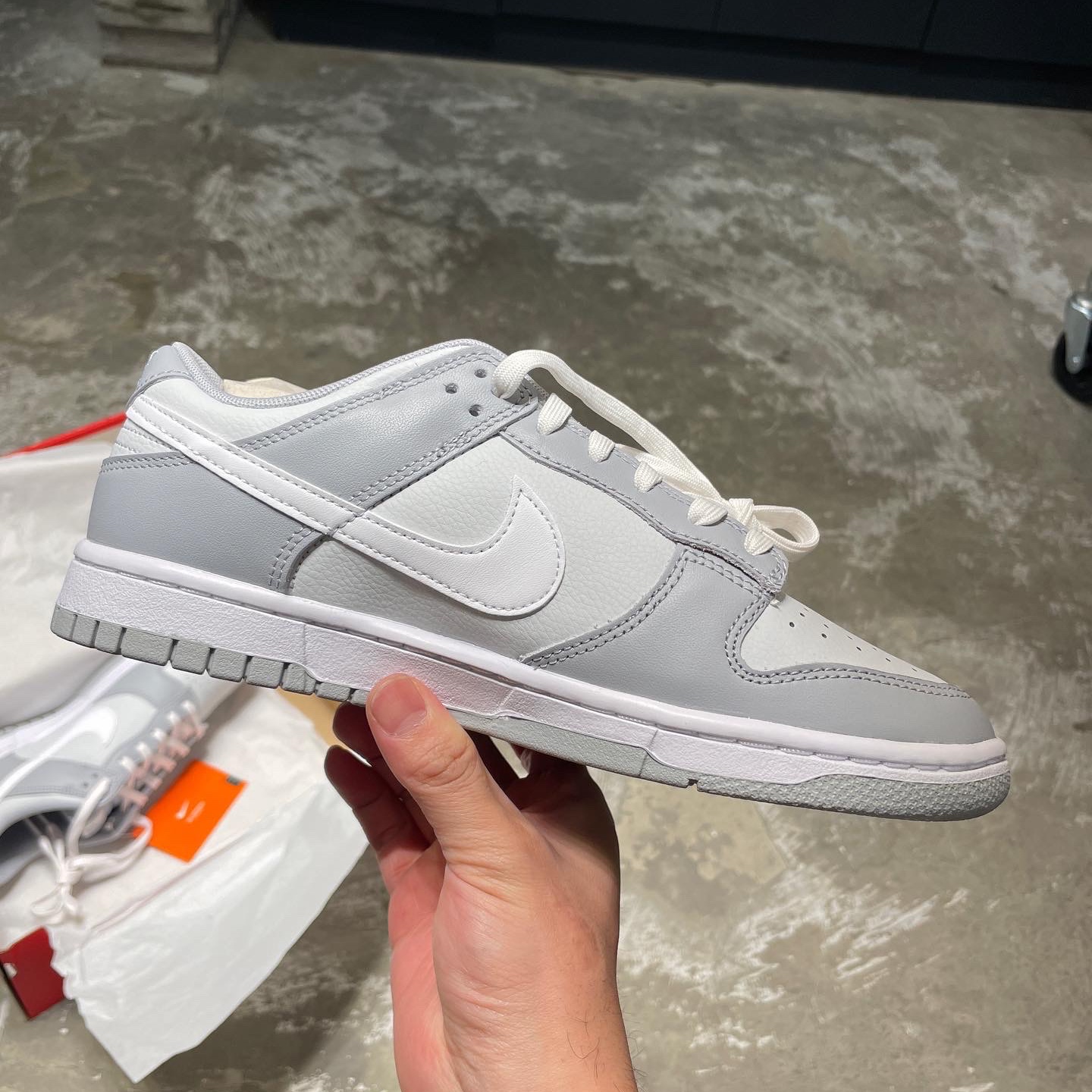 Nike Dunk Low Retro Wolf Grey 착용 스타일 - 3