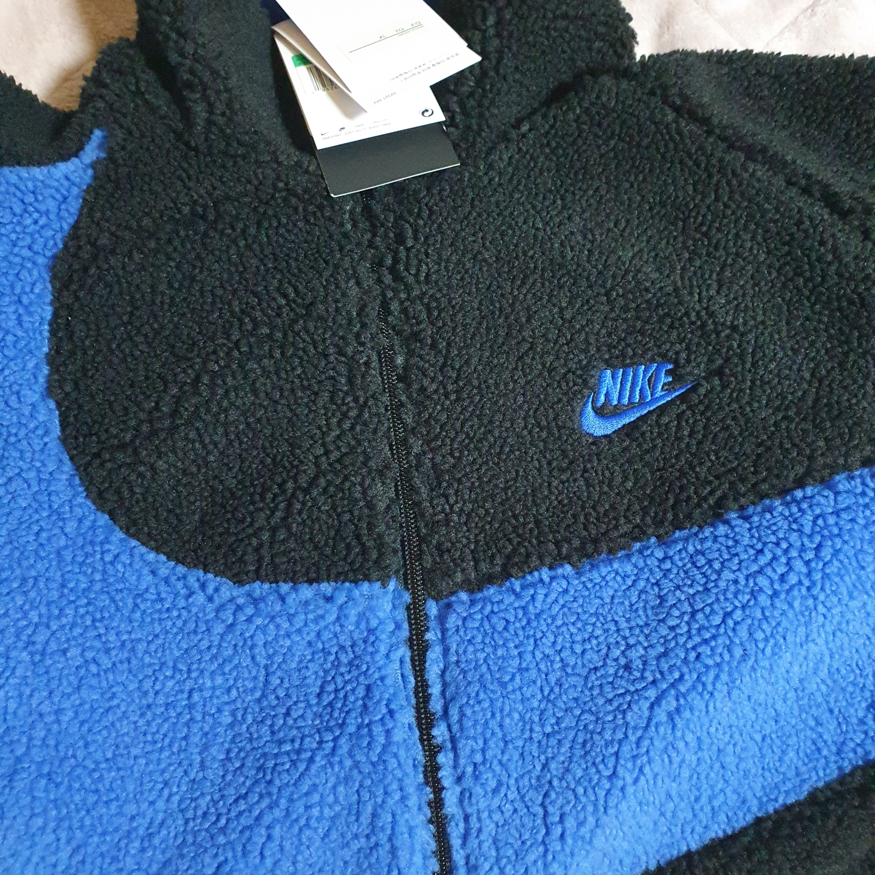 Nike Big Swoosh Full Zip Jacket Black Game Royal 착용 스타일